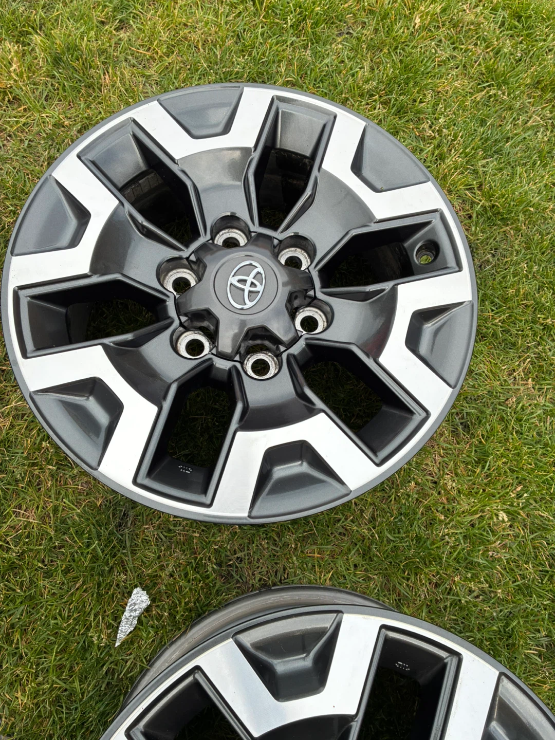 Set of 4 Toyota 16-inch Alloy Wheels - photo 4