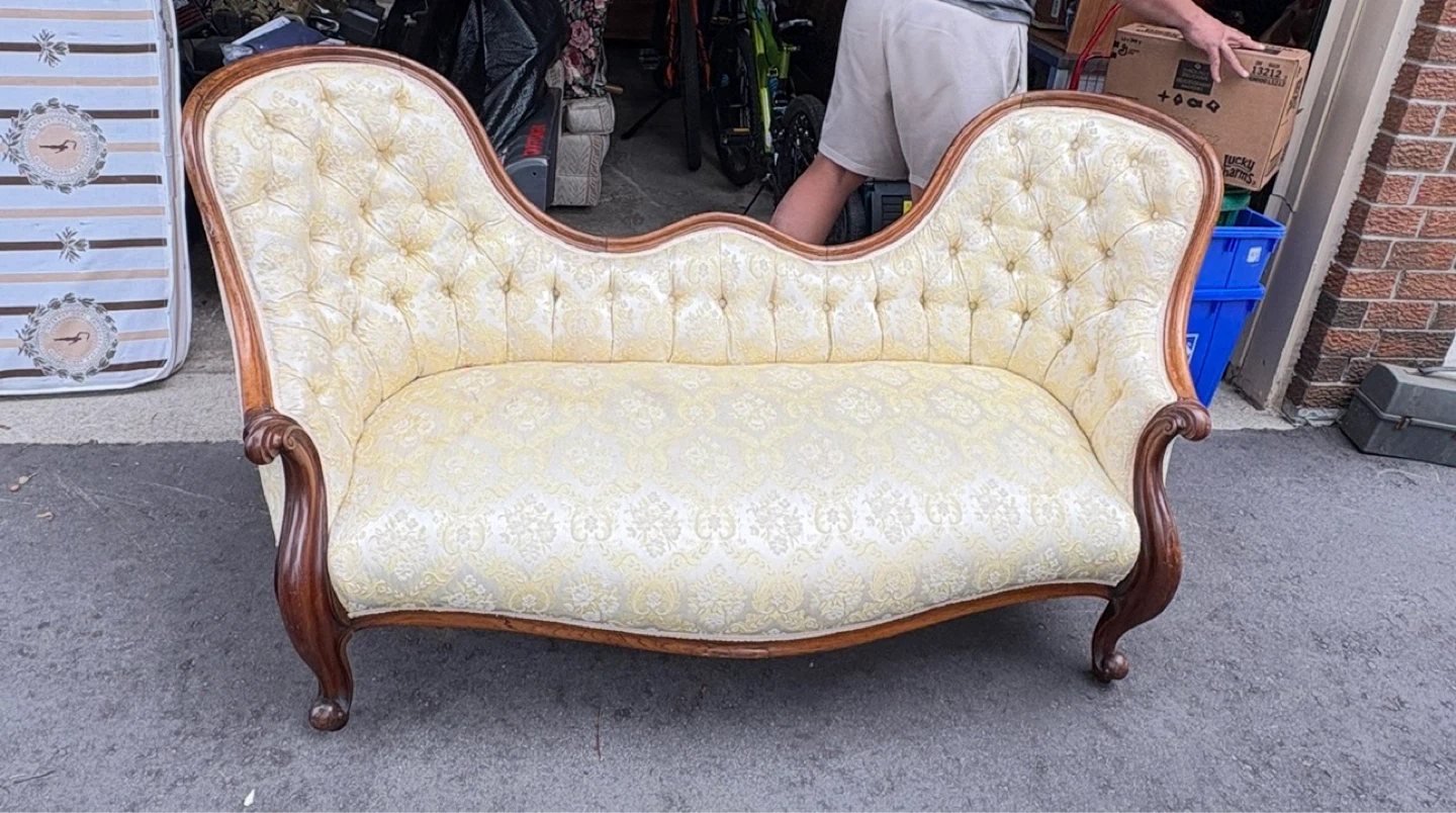 Victorian Style Settee Couch - photo 2