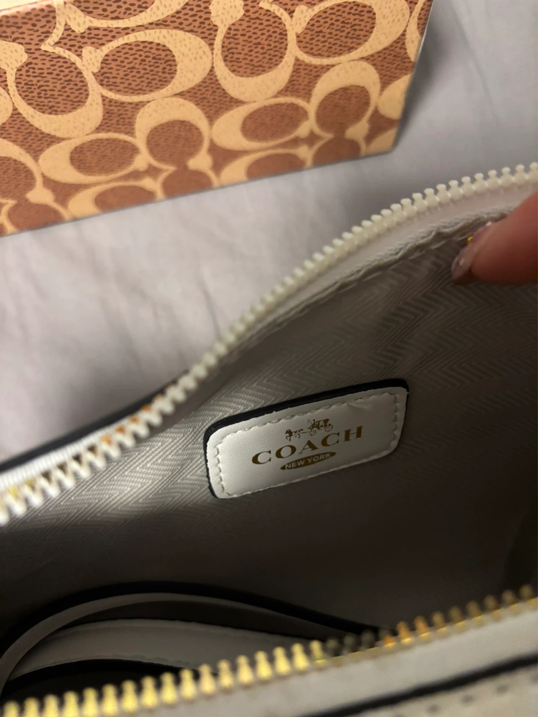 Coach Signature Pattern Shoulder Bag - photo 3