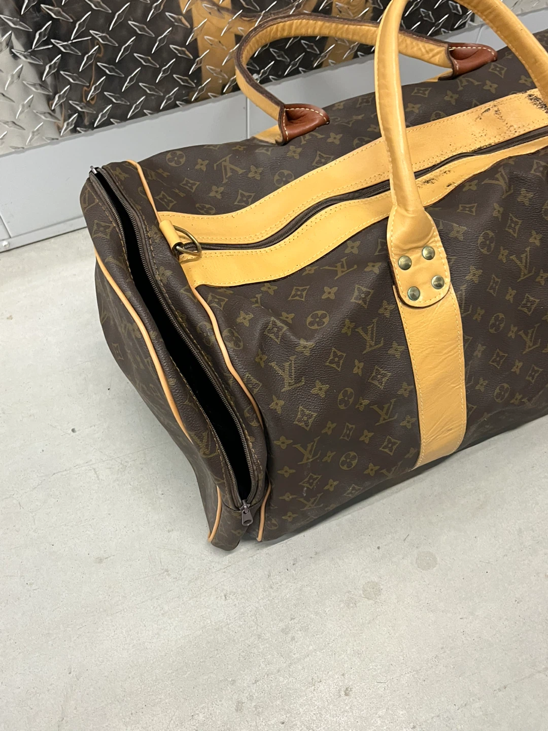 Faux Louis Vuitton Monogram Keepall Duffle Bag - photo 2