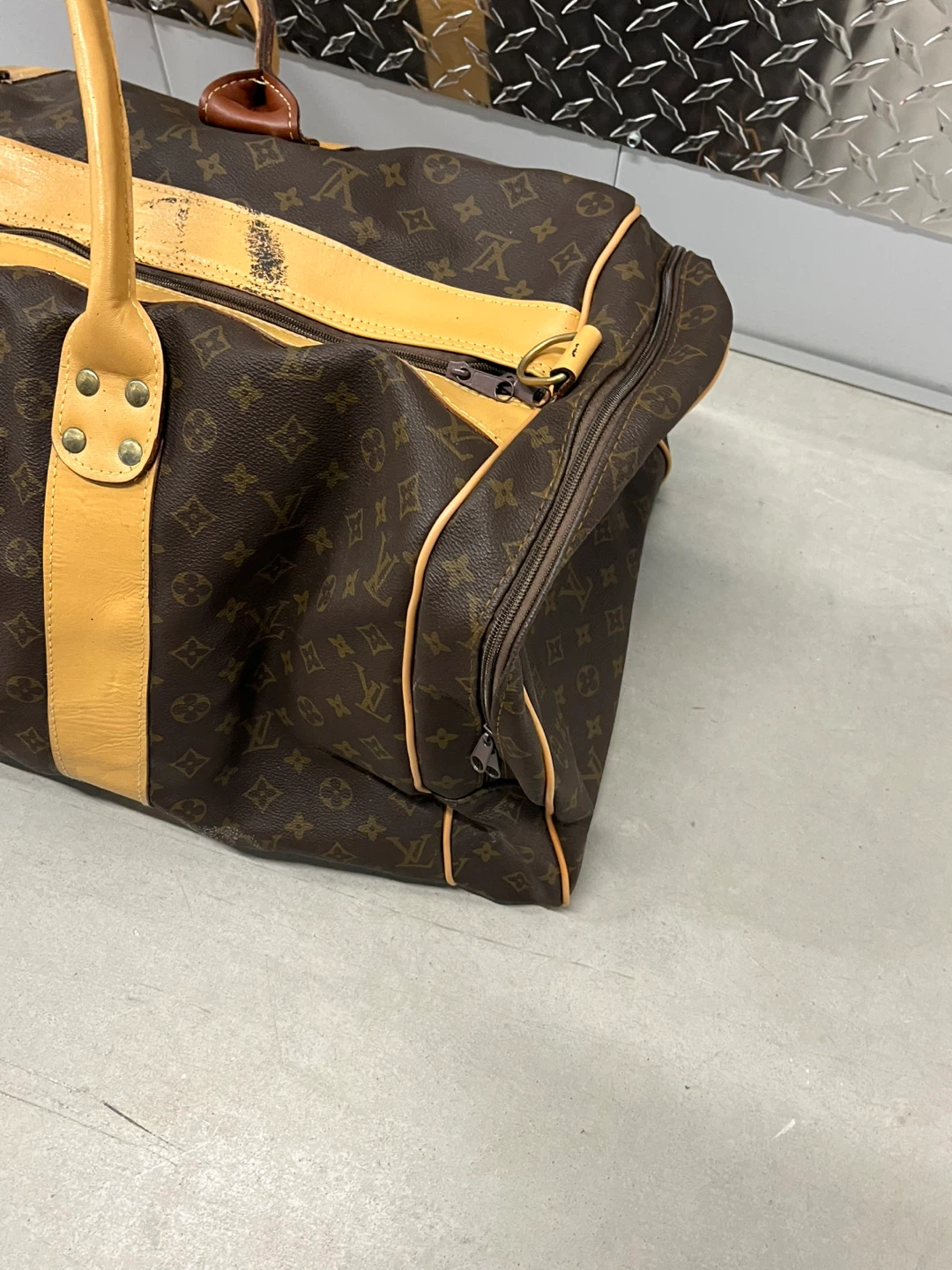 Faux Louis Vuitton Monogram Keepall Duffle Bag - photo 4