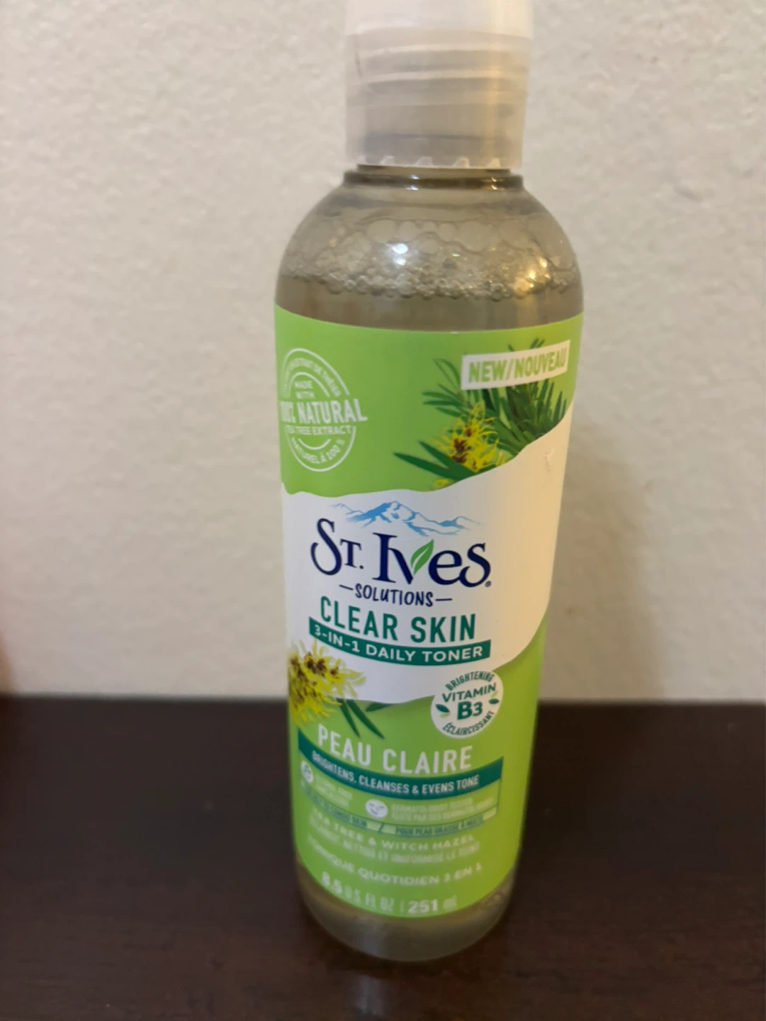 NEW-St. Ives Clear Skin 3-in-1 Daily Toner - 8.5 oz