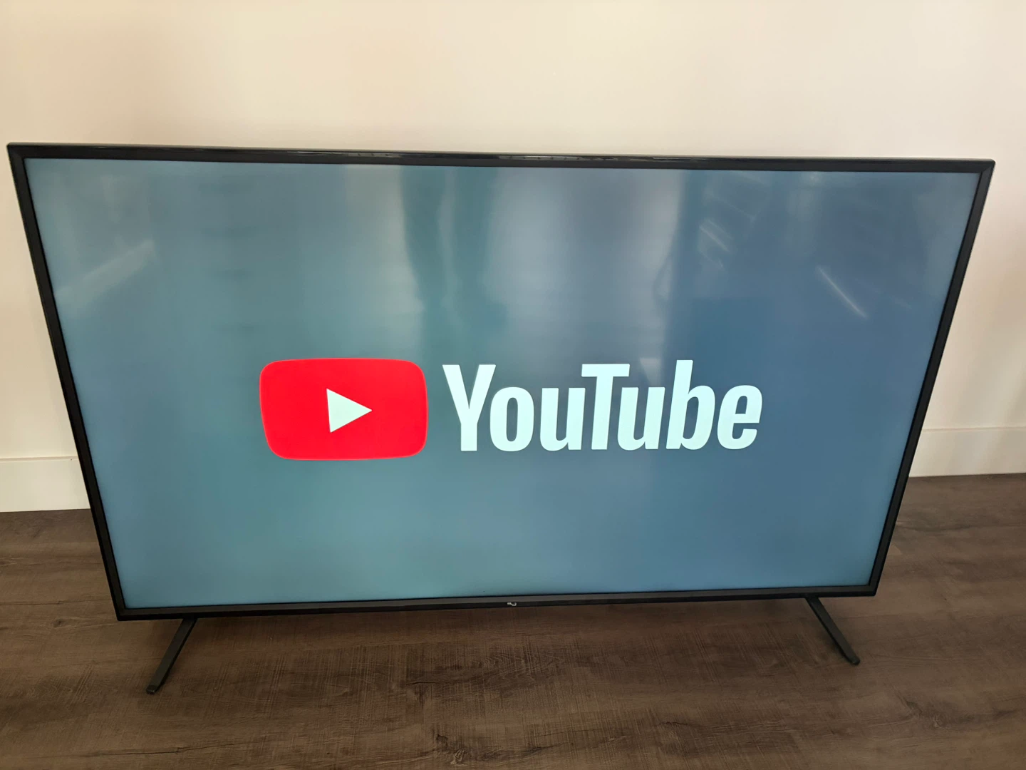 RCA Smart TV 60” 4K UHD like new condition - photo 4