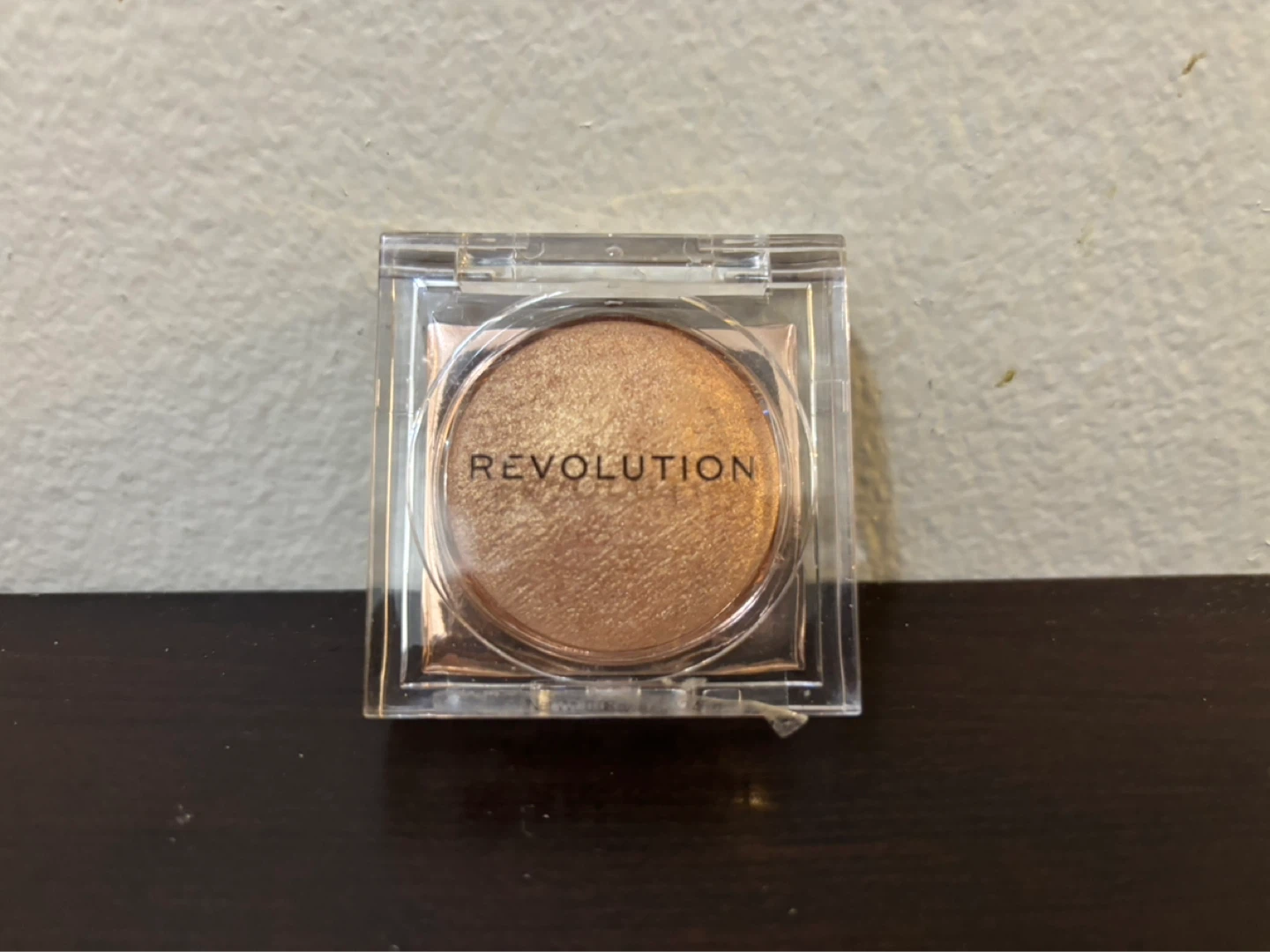 NEW-Revolution Beauty London Bronze Baddie Highlighter