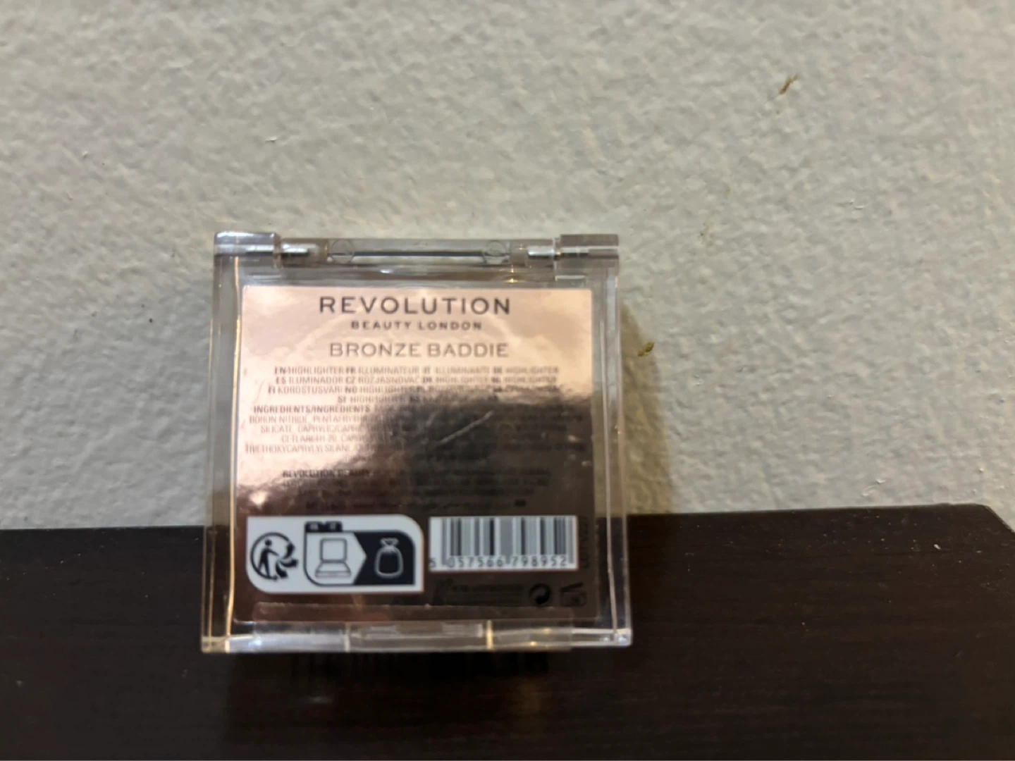 NEW-Revolution Beauty London Bronze Baddie Highlighter - photo 2