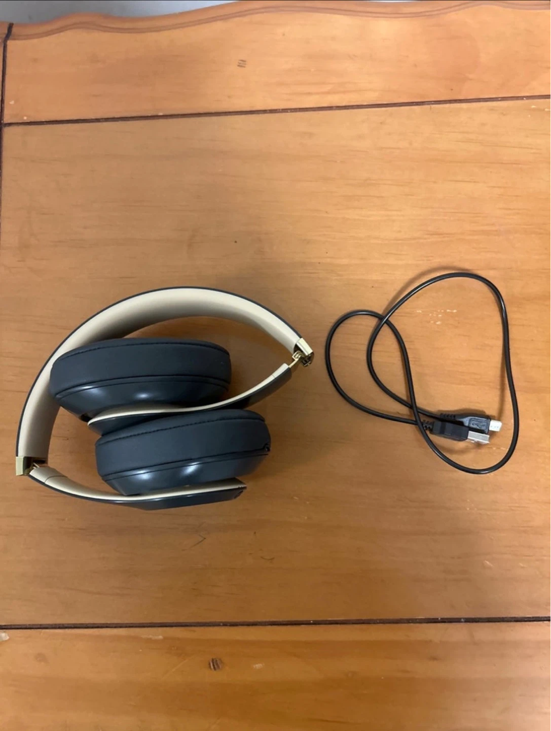 Beats Studio3 Wireless Over-Ear Headphones - Matte Black - photo 2