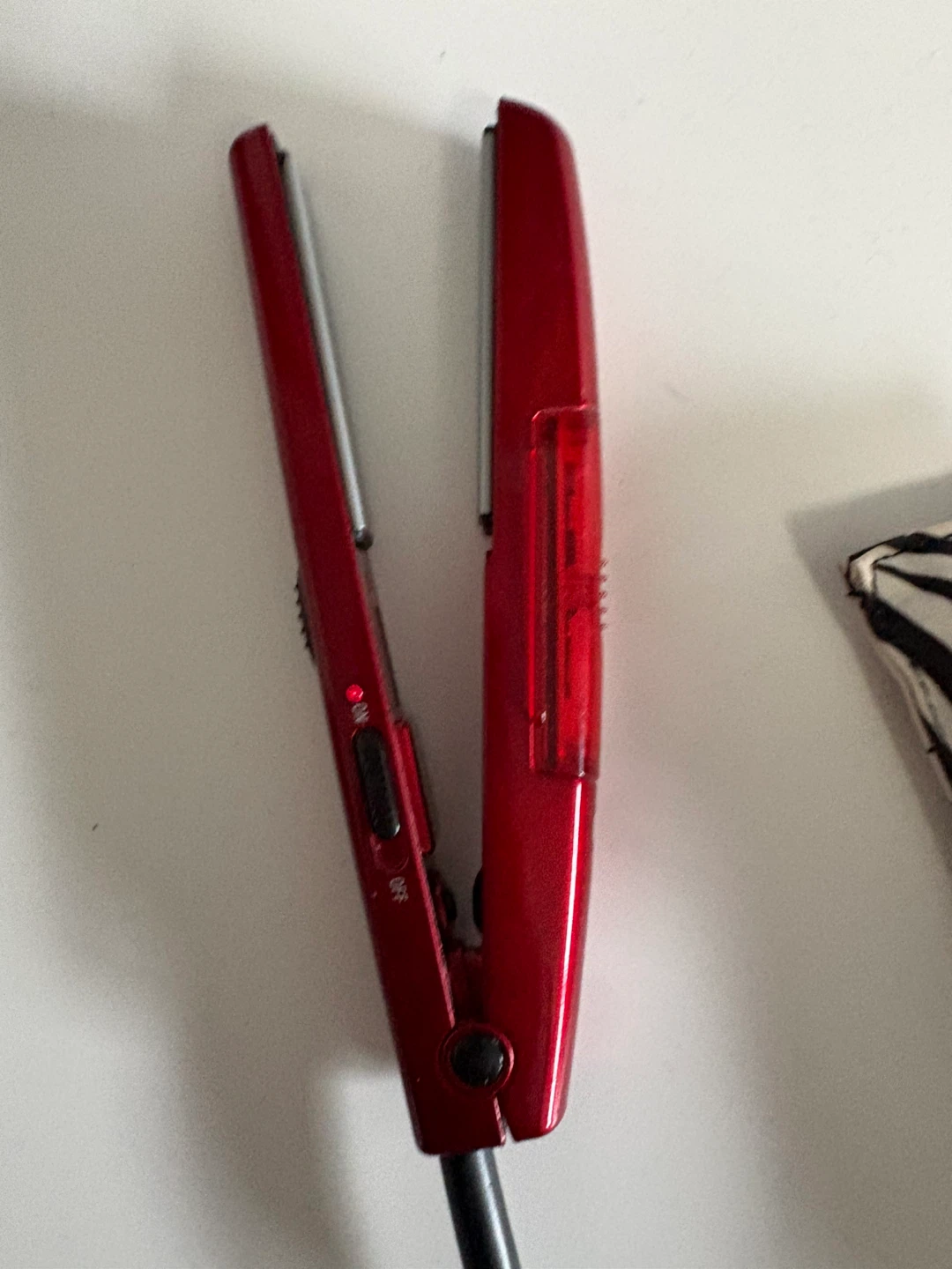 Conair Red Mini Hair Straightener with Zebra Pouch - photo 2