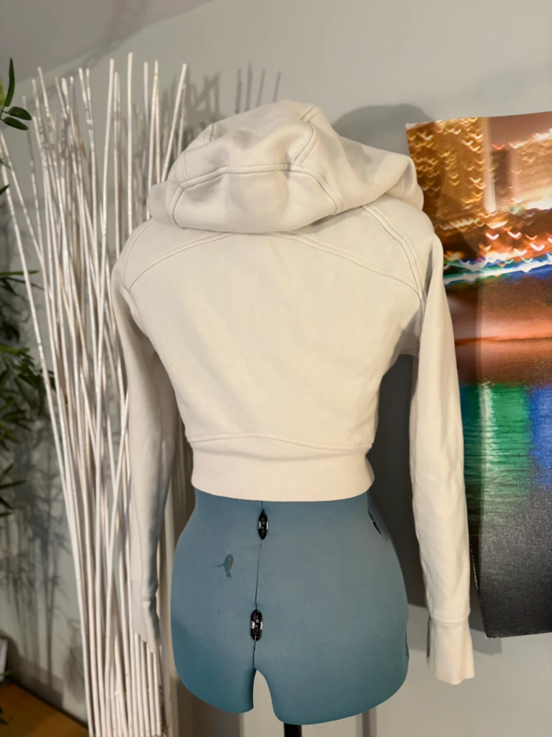 Lululemon Beige Cropped Zip-Up Hoodie with Thumbholes - photo 4