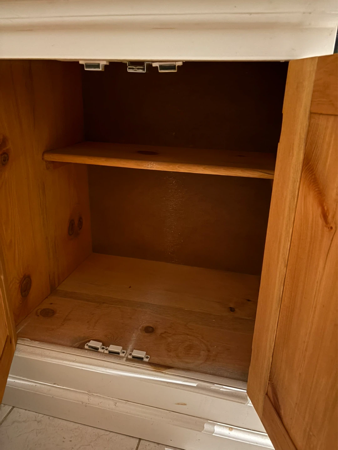 solid wood hutch with cabinet - photo 3