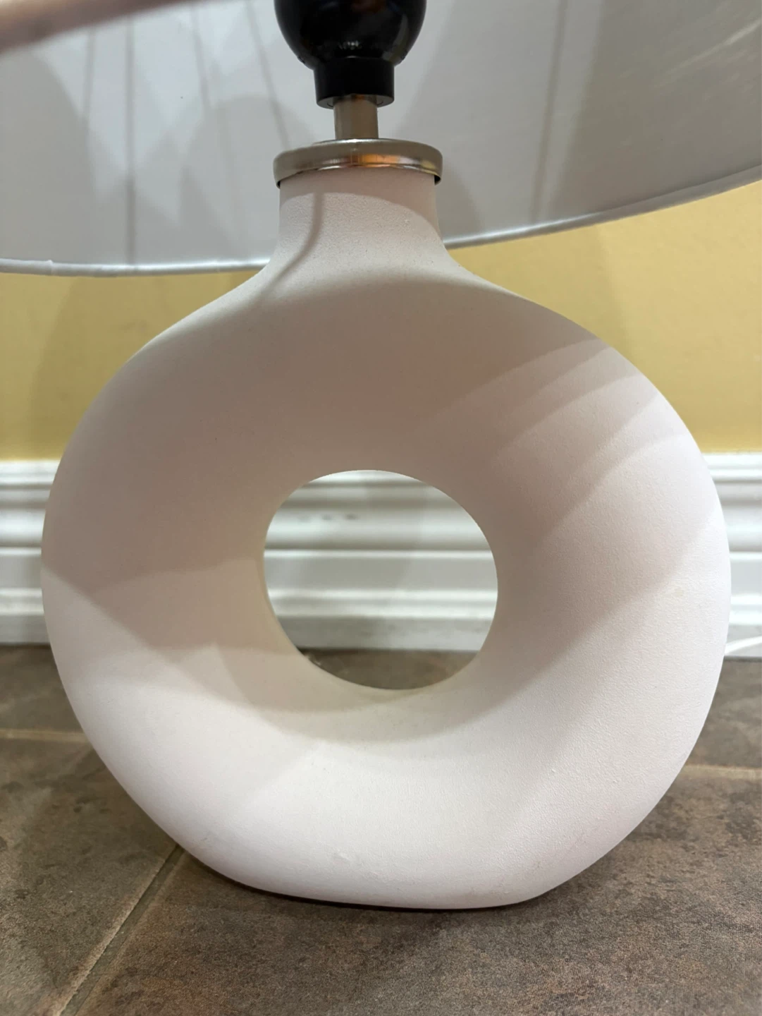 White Donut Table Lamp with Rope Shade - photo 2
