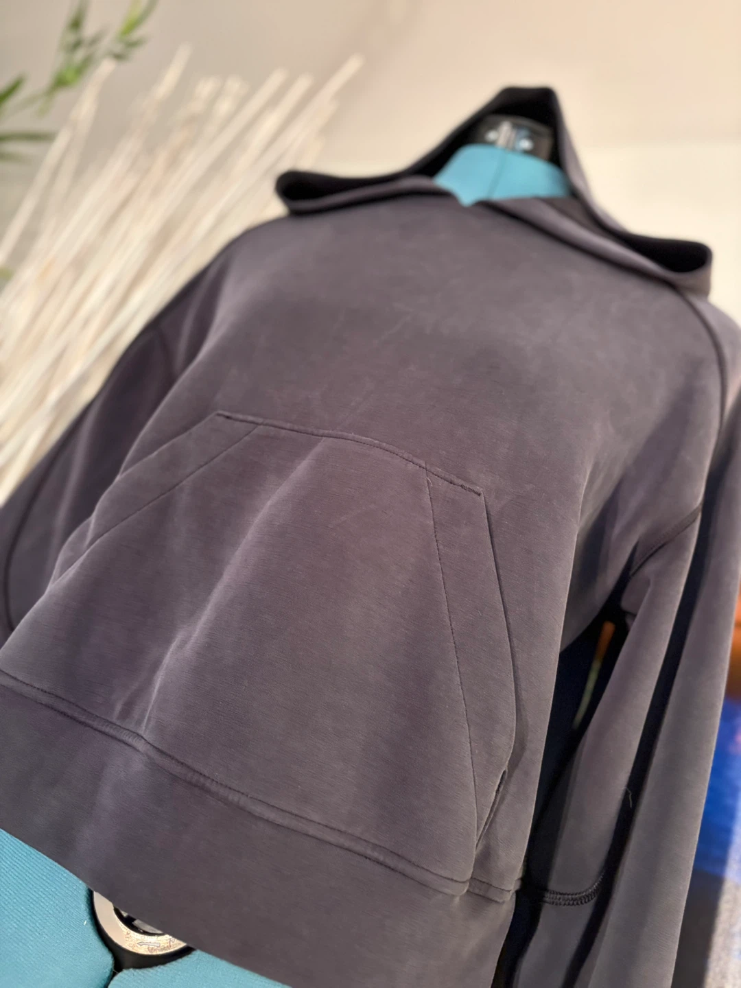 Lululemon Grey Cropped Hoodie Size 2 - photo 3