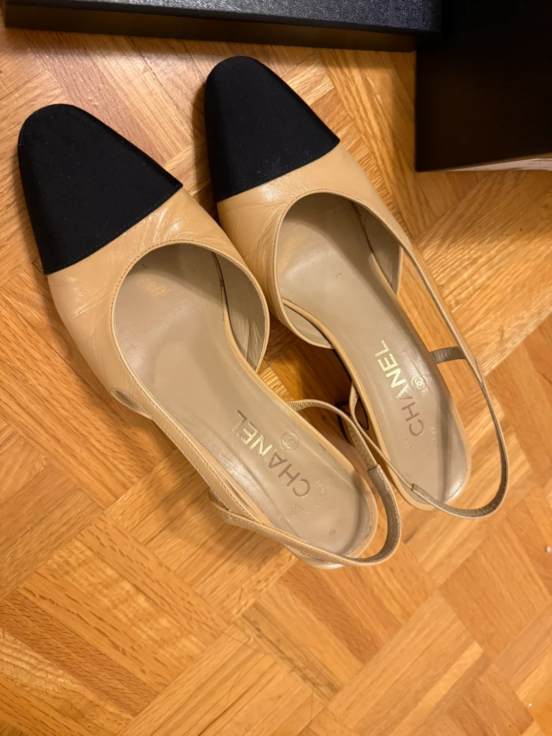 Chanel Slingback Heels Beige/Black Size 38.5 - photo 3