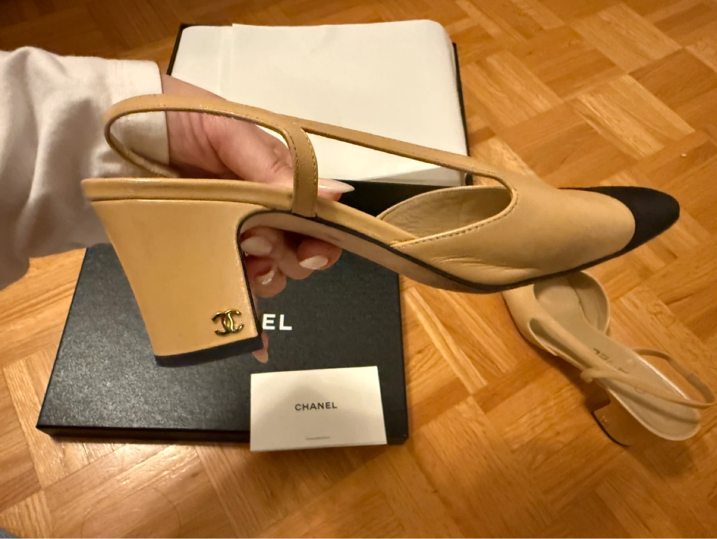Chanel Slingback Heels Beige/Black Size 38.5 - photo 2