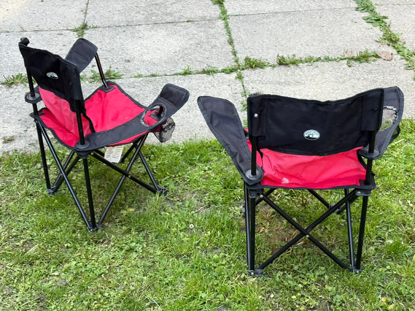 2 Red Camping kids Chairs with Canadian Maple Leaf - photo 2