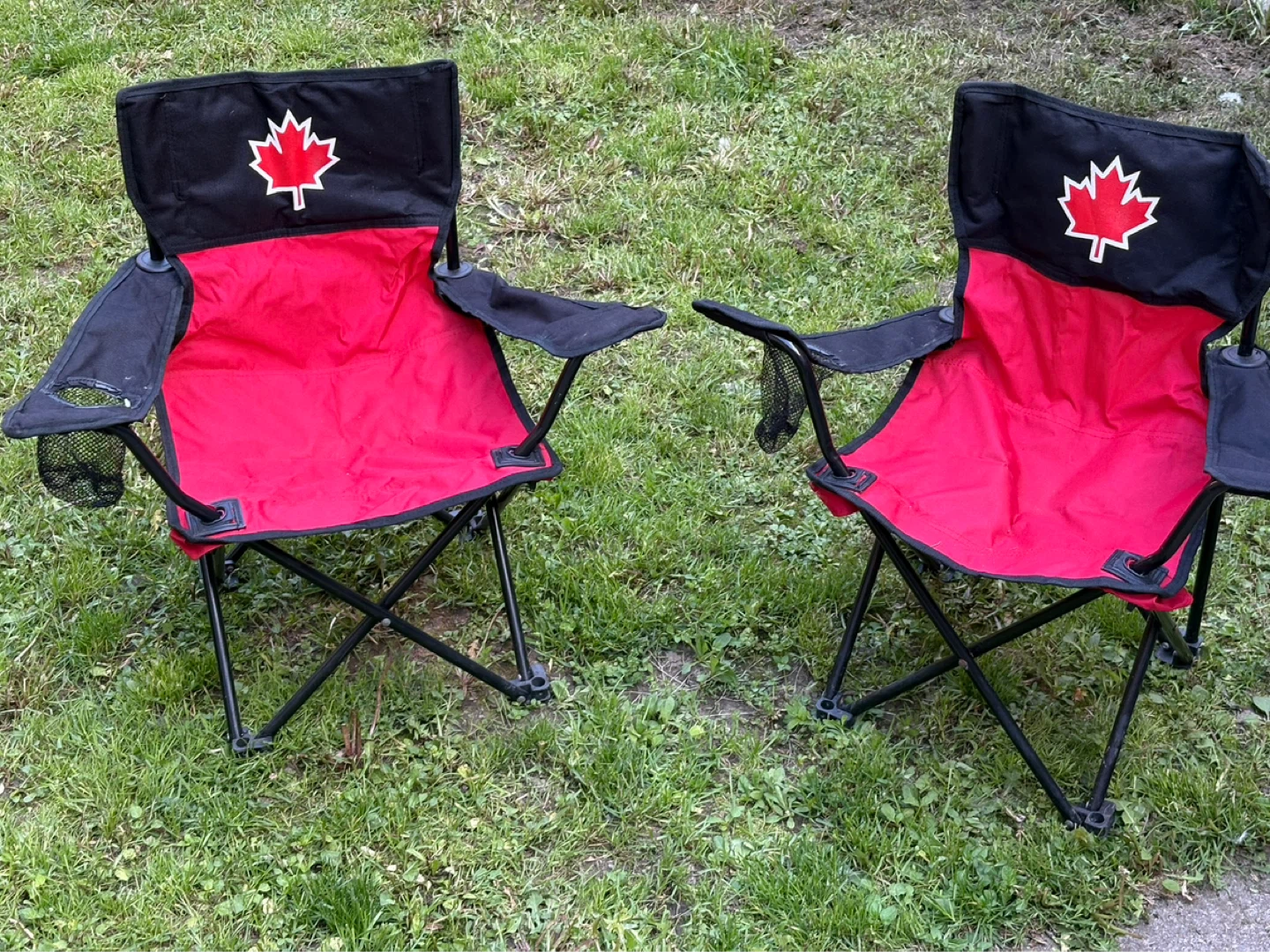 2 Red Camping kids Chairs with Canadian Maple Leaf - photo 4