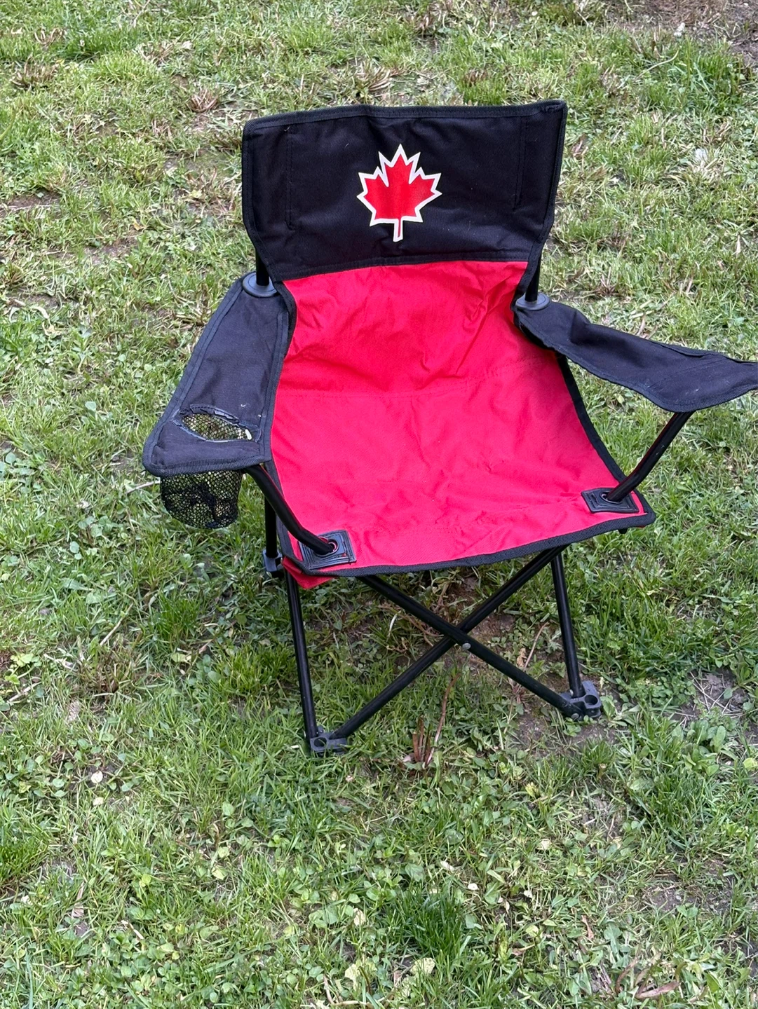 2 Red Camping kids Chairs with Canadian Maple Leaf - photo 3