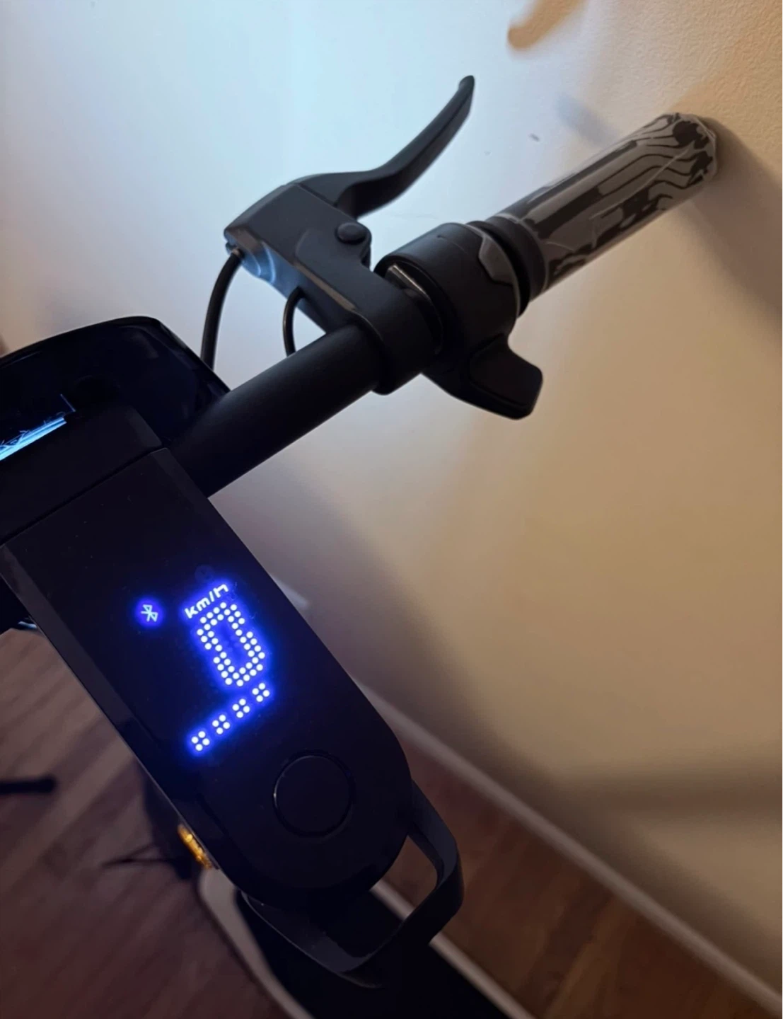 NIU KickScooter KQi3 Sport Electric Scooter - photo 3