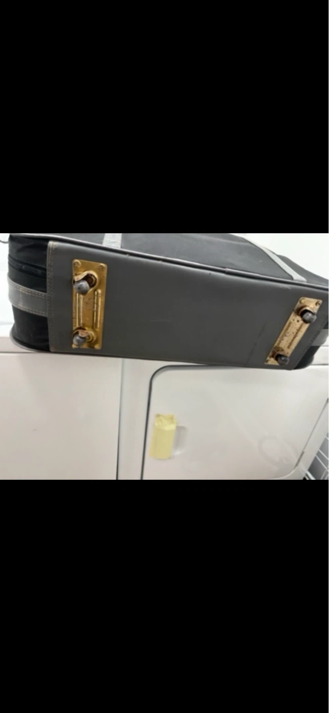 Black Rolling Suitcase in good condition - photo 4