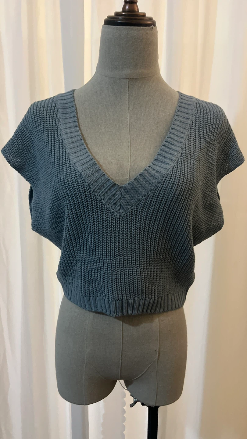 Blue V-Neck Knit Cropped Top