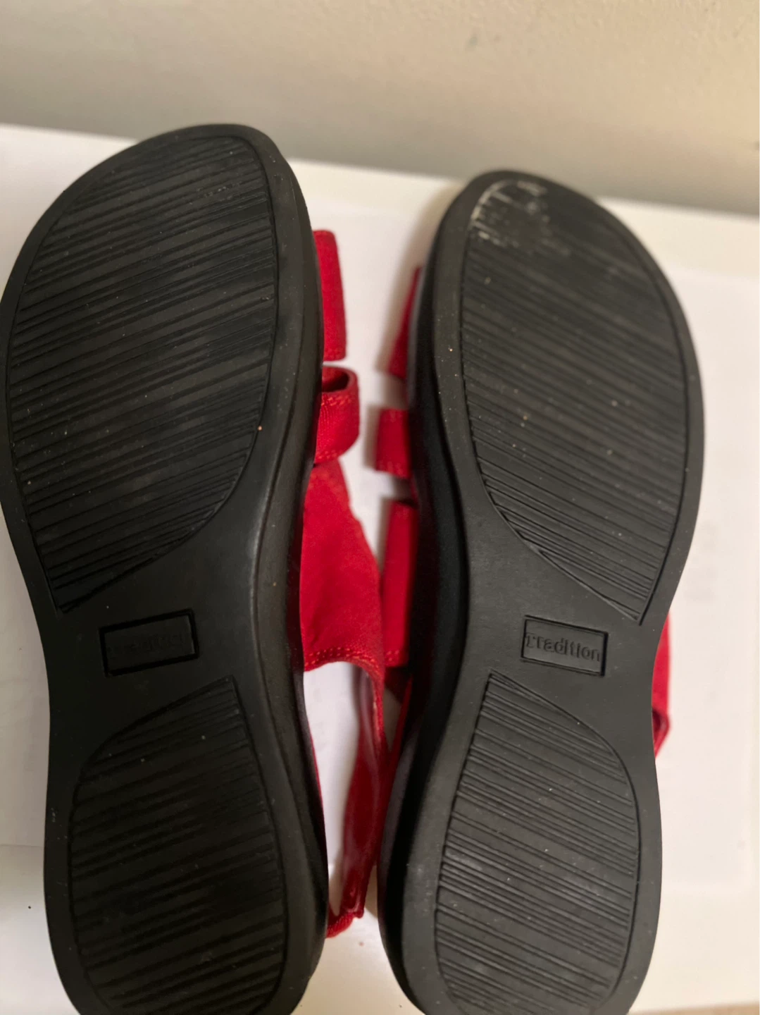 Red Sandals-size 8 - photo 2