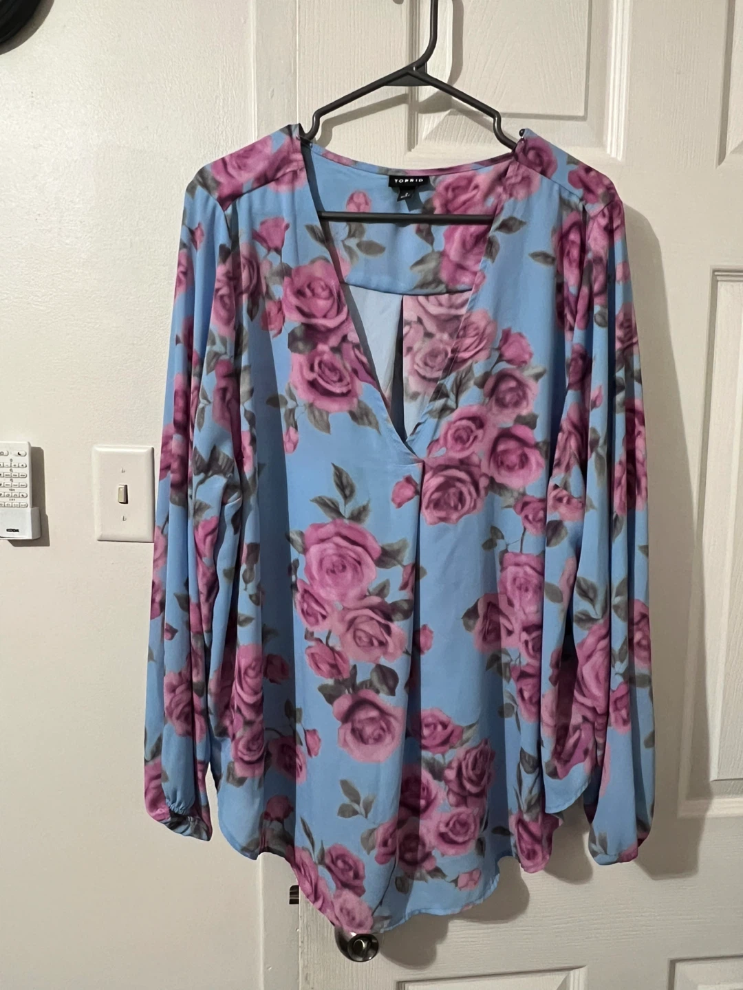 Torrid Women's Blue Floral Print V-Neck Blouse Size 2