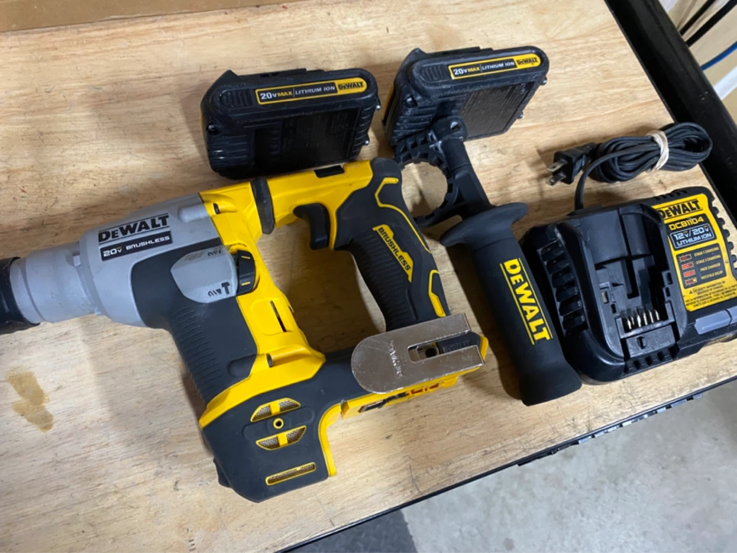 Dewalt Atomic brushless 20v 5/8” SDS  rotary hammer