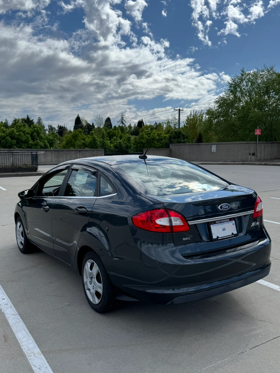 Ford Fiesta 2011 Sedan - photo 3