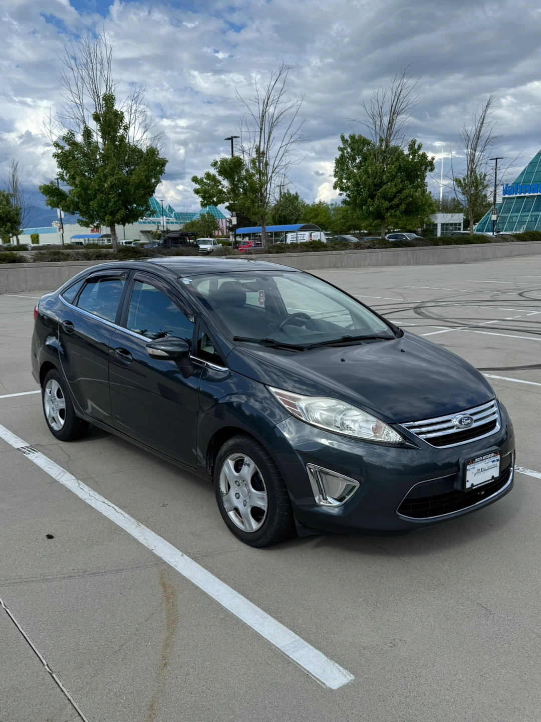 Ford Fiesta 2011 Sedan - photo 2
