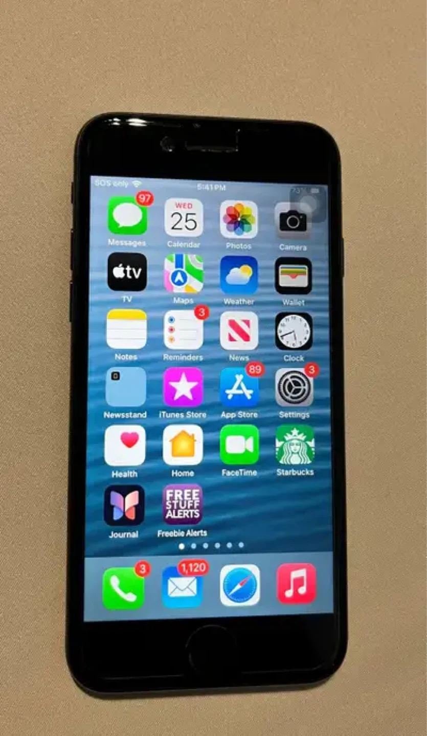 iPhone SE (3rd Gen) 128GB — Excellent Condition