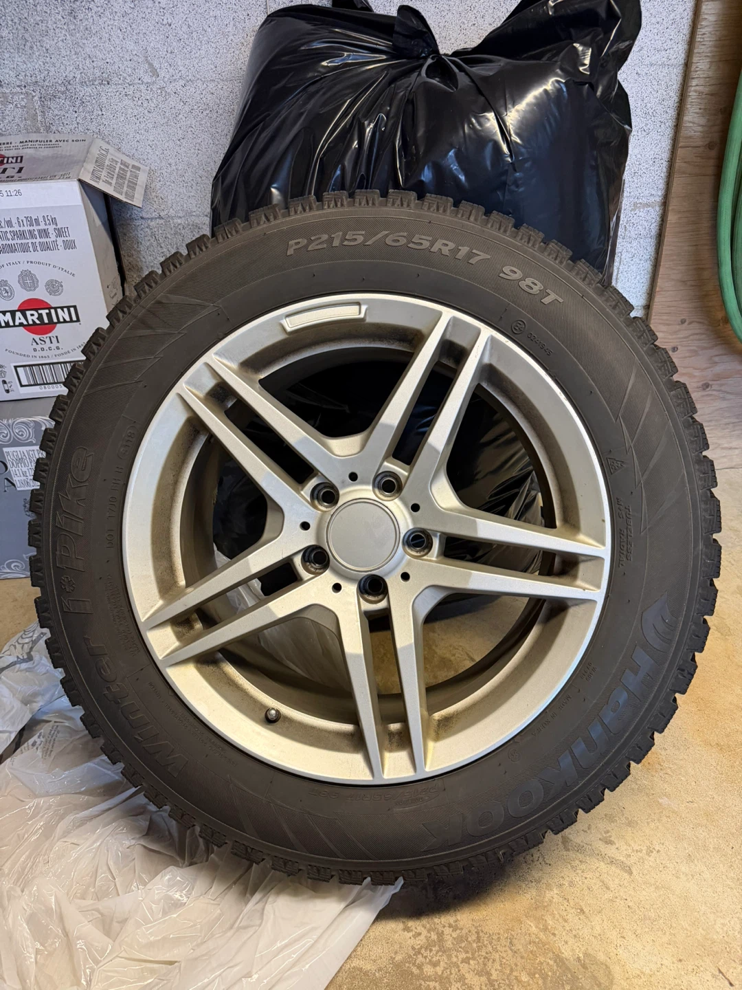 Hankook Winter iPike Tire P215/65R17 98T - photo 3