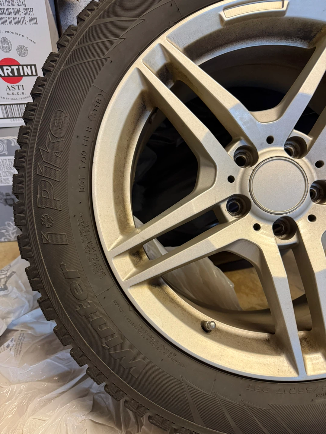 Hankook Winter iPike Tire P215/65R17 98T