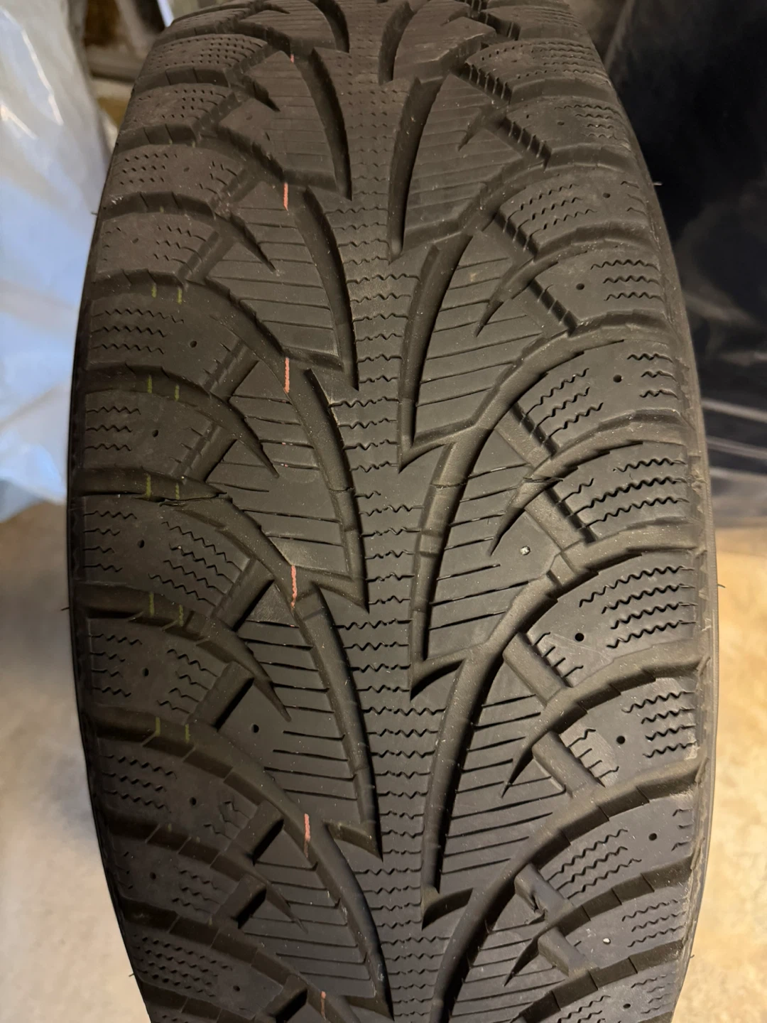 Hankook Winter iPike Tire P215/65R17 98T - photo 5