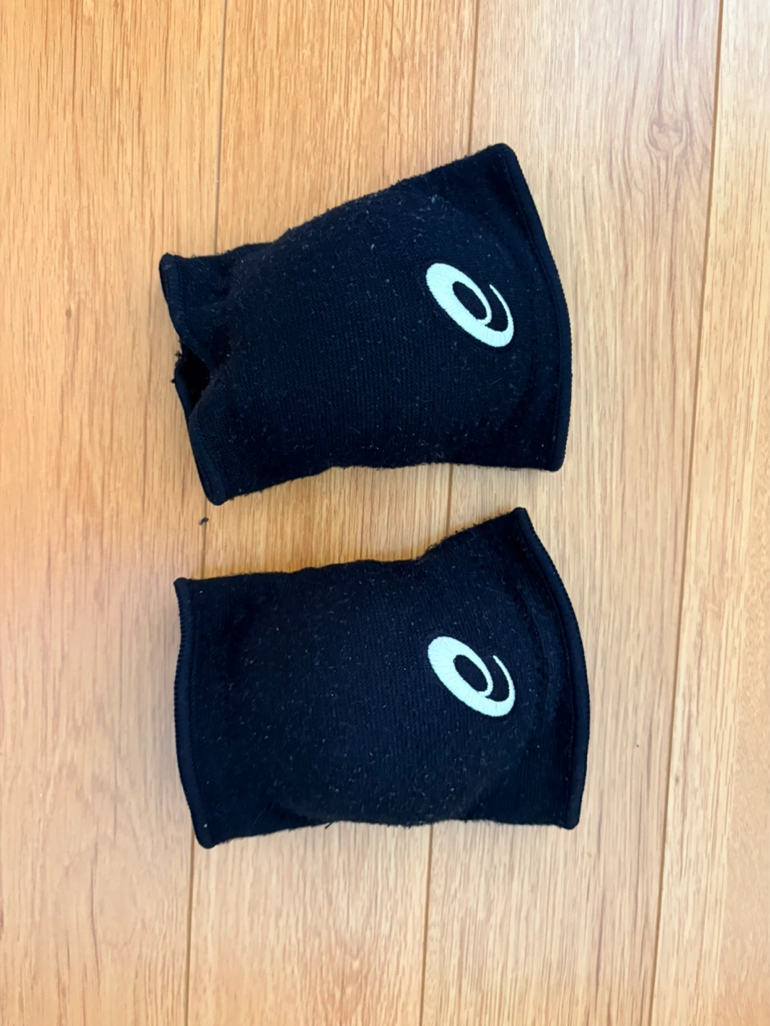 ASICS Black Volleyball Knee Pads