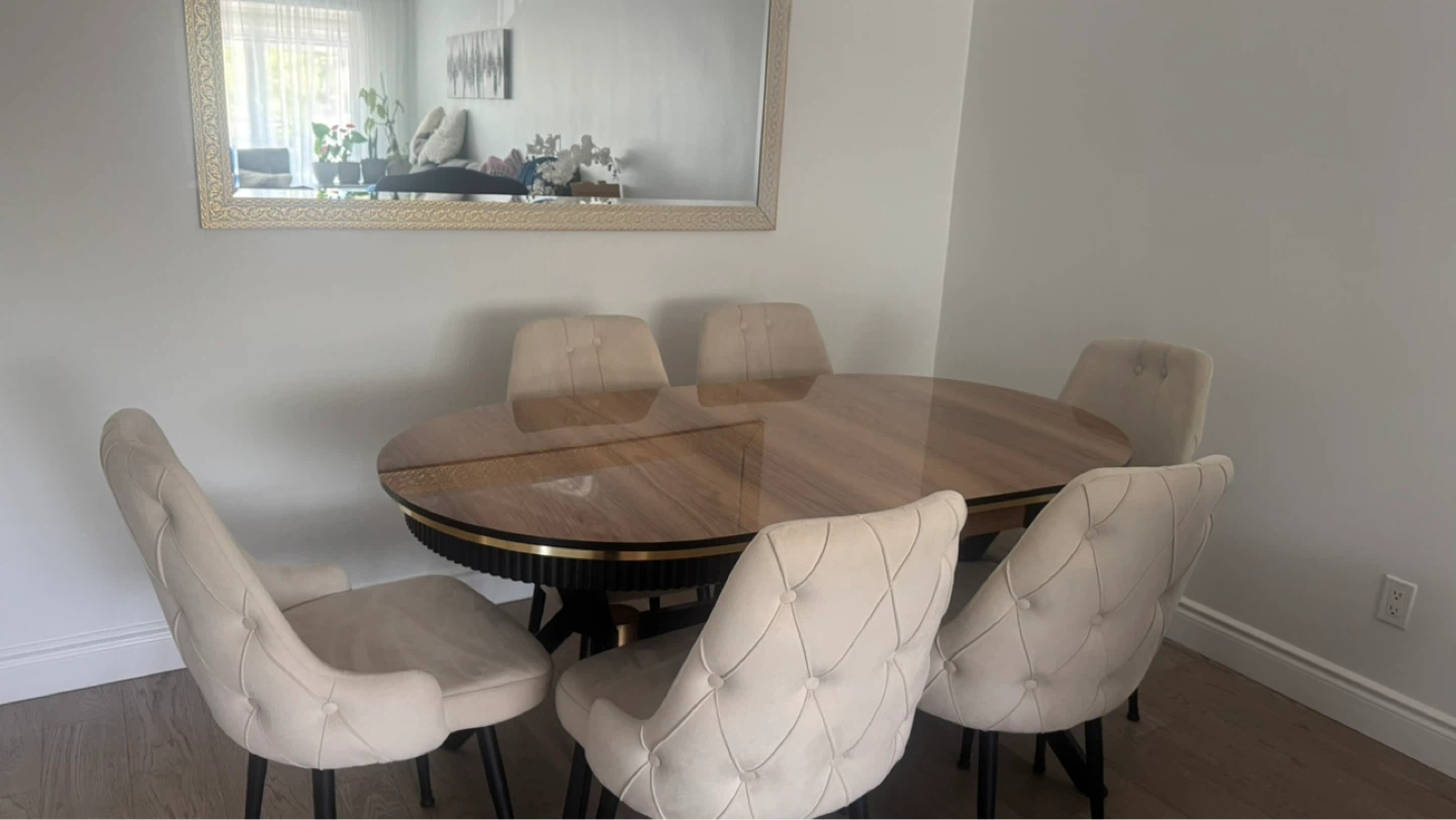 Dining table & 6 chairs