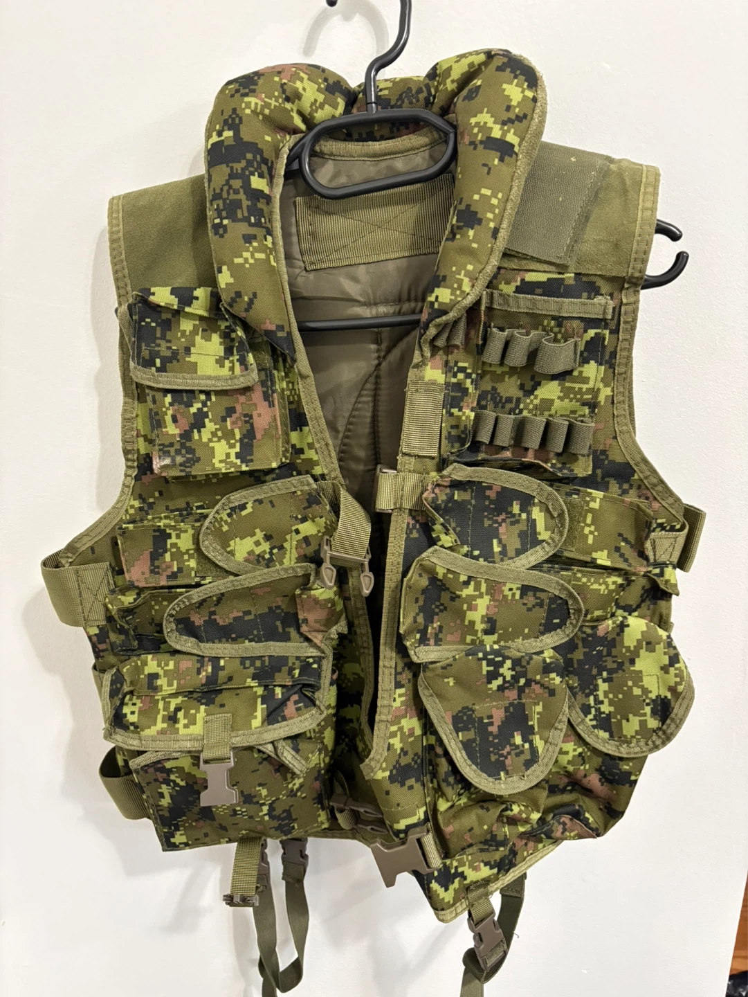 Tactical Vest with Pockets - Camo