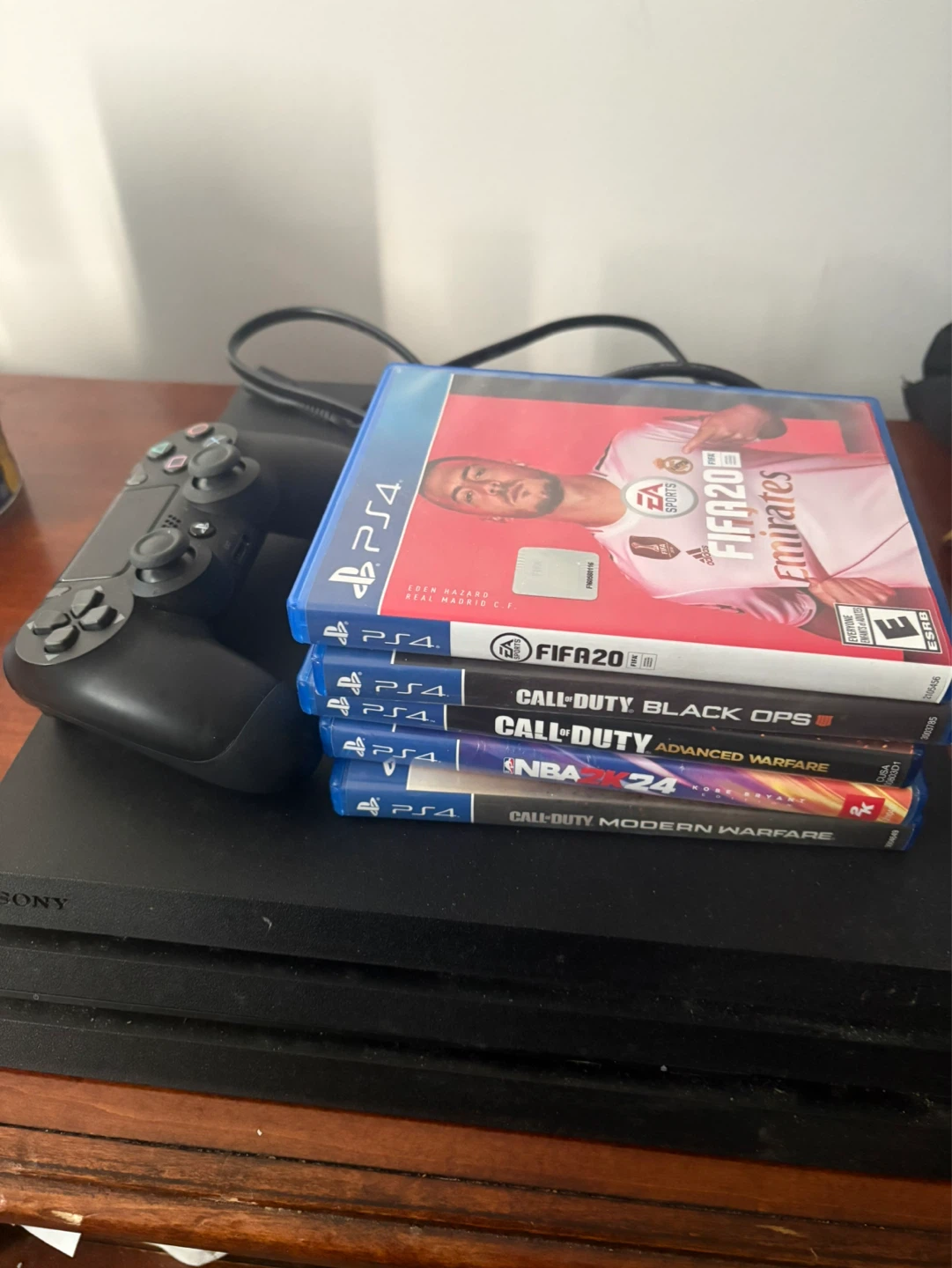 PS4 pro 1Tb - photo 2