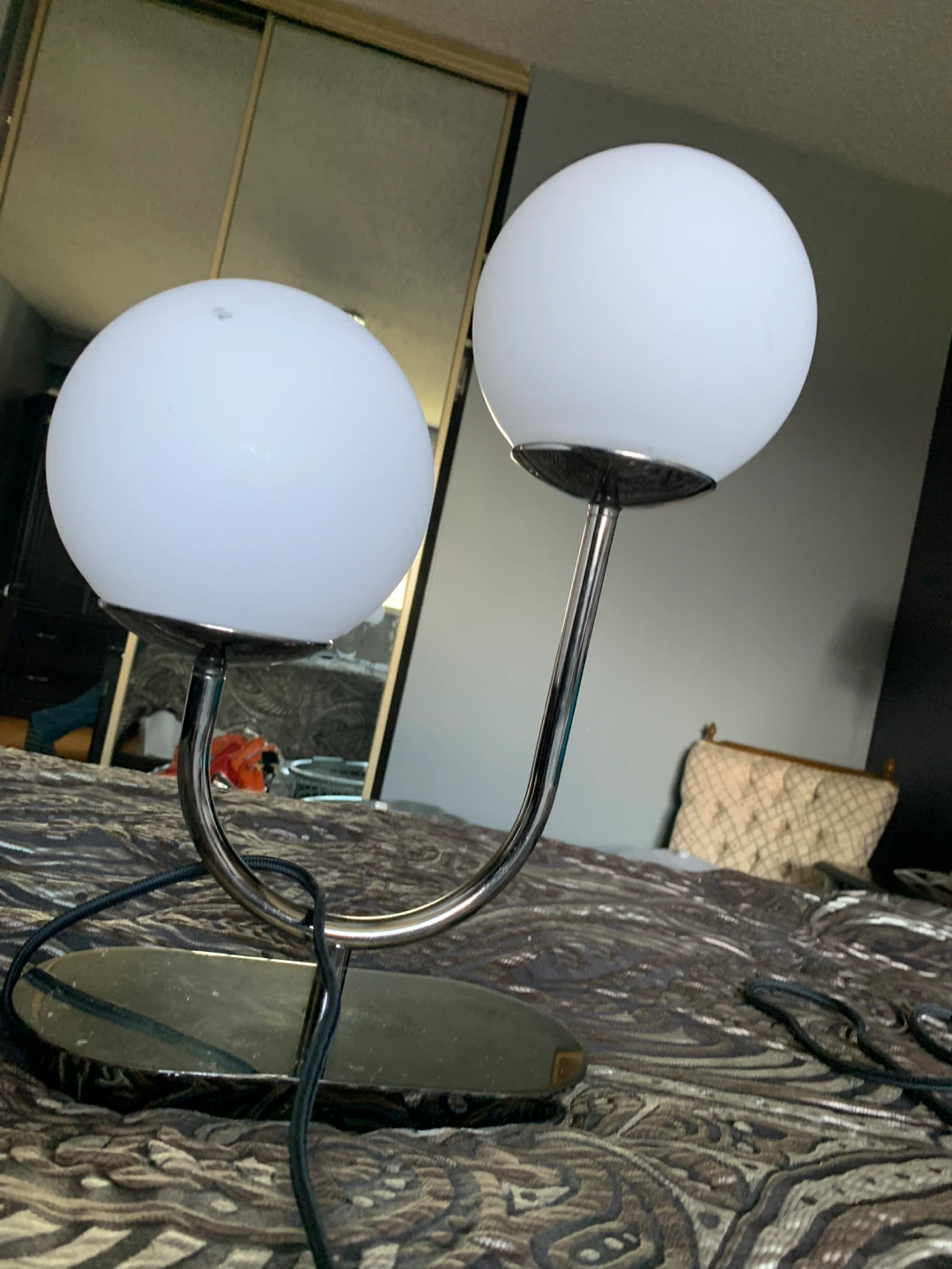 Double Globe Table Lamp - photo 2