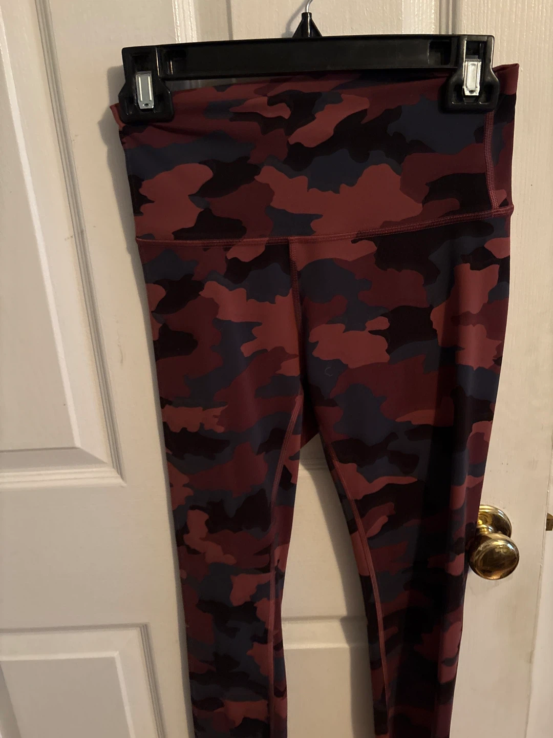 Lululemon leggings size 6 tight, 25 heritage camo Smoky red