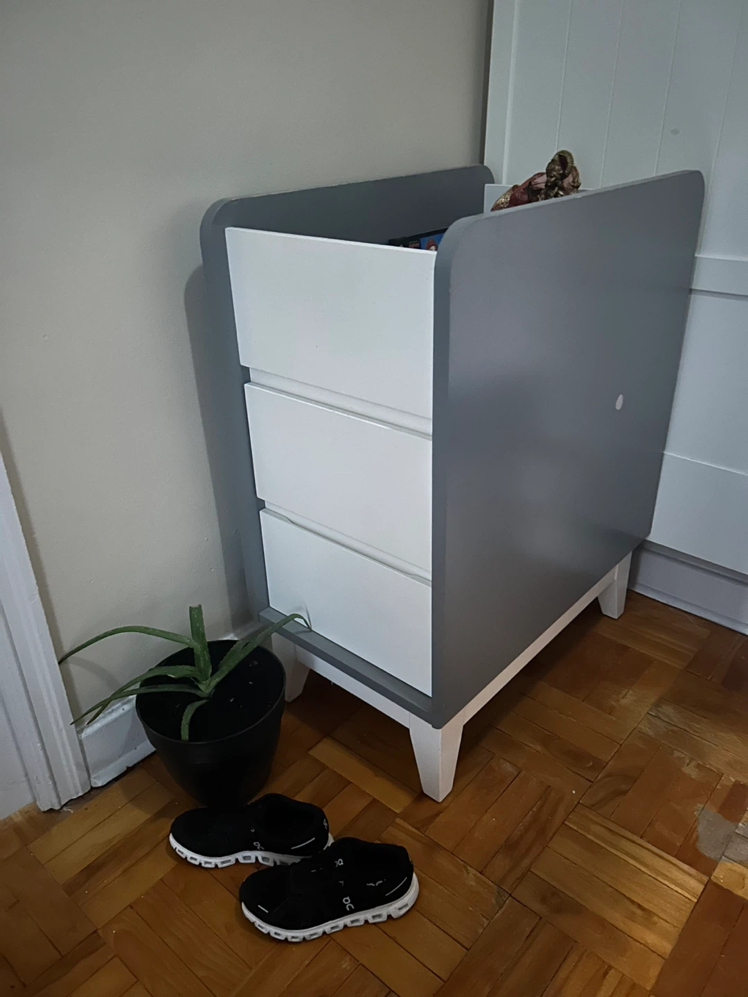 Diaper changing station with 2 Drawer Dresser - photo 3