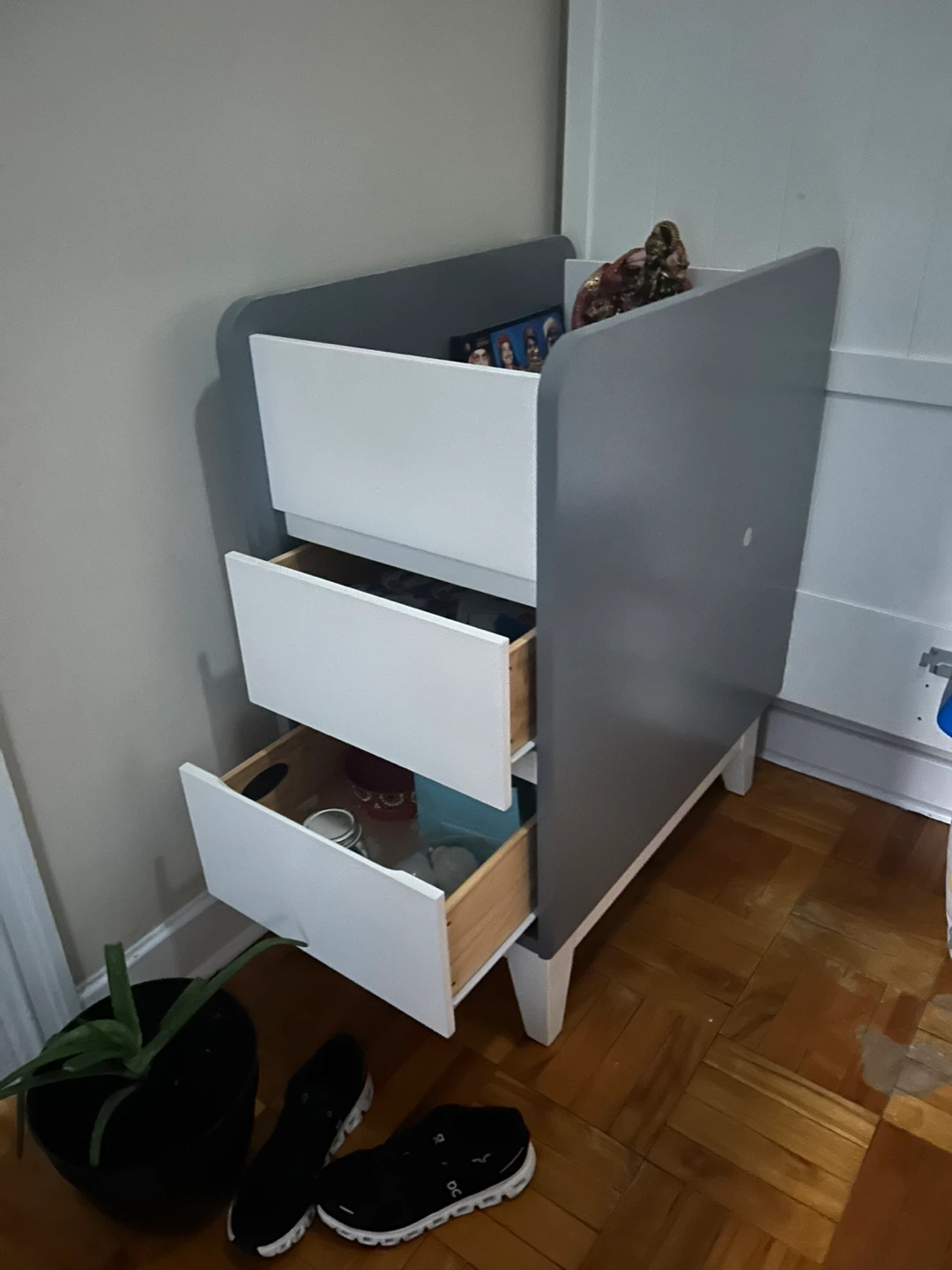Diaper changing station with 2 Drawer Dresser - photo 2