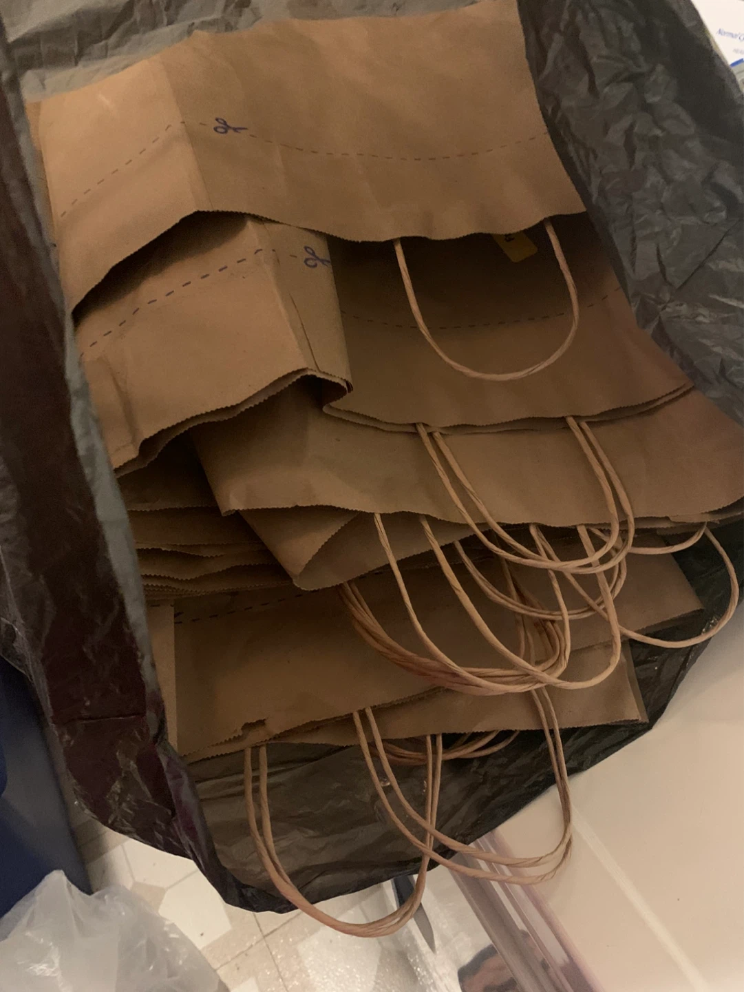 25 paper shopping bags with self adhesive