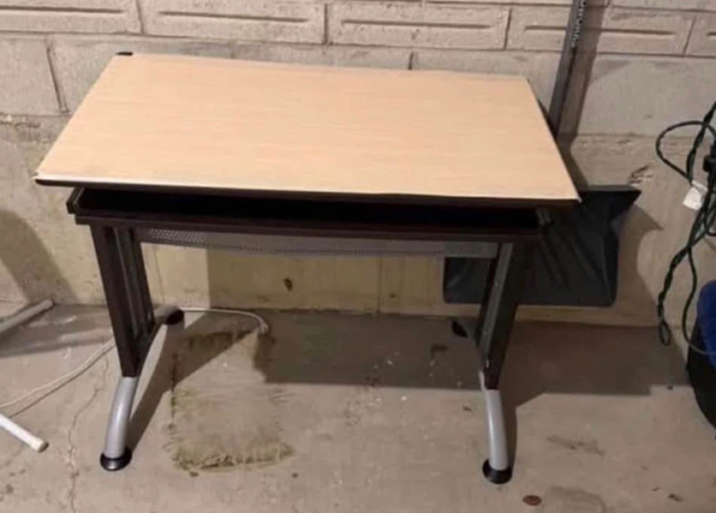 Adjustable Drafting Table