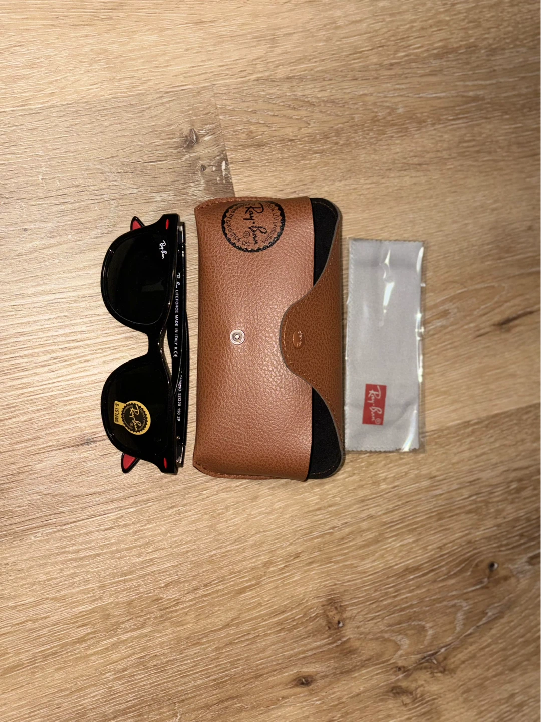 Ray-Ban Black Wayfarer Sunglasses - photo 2