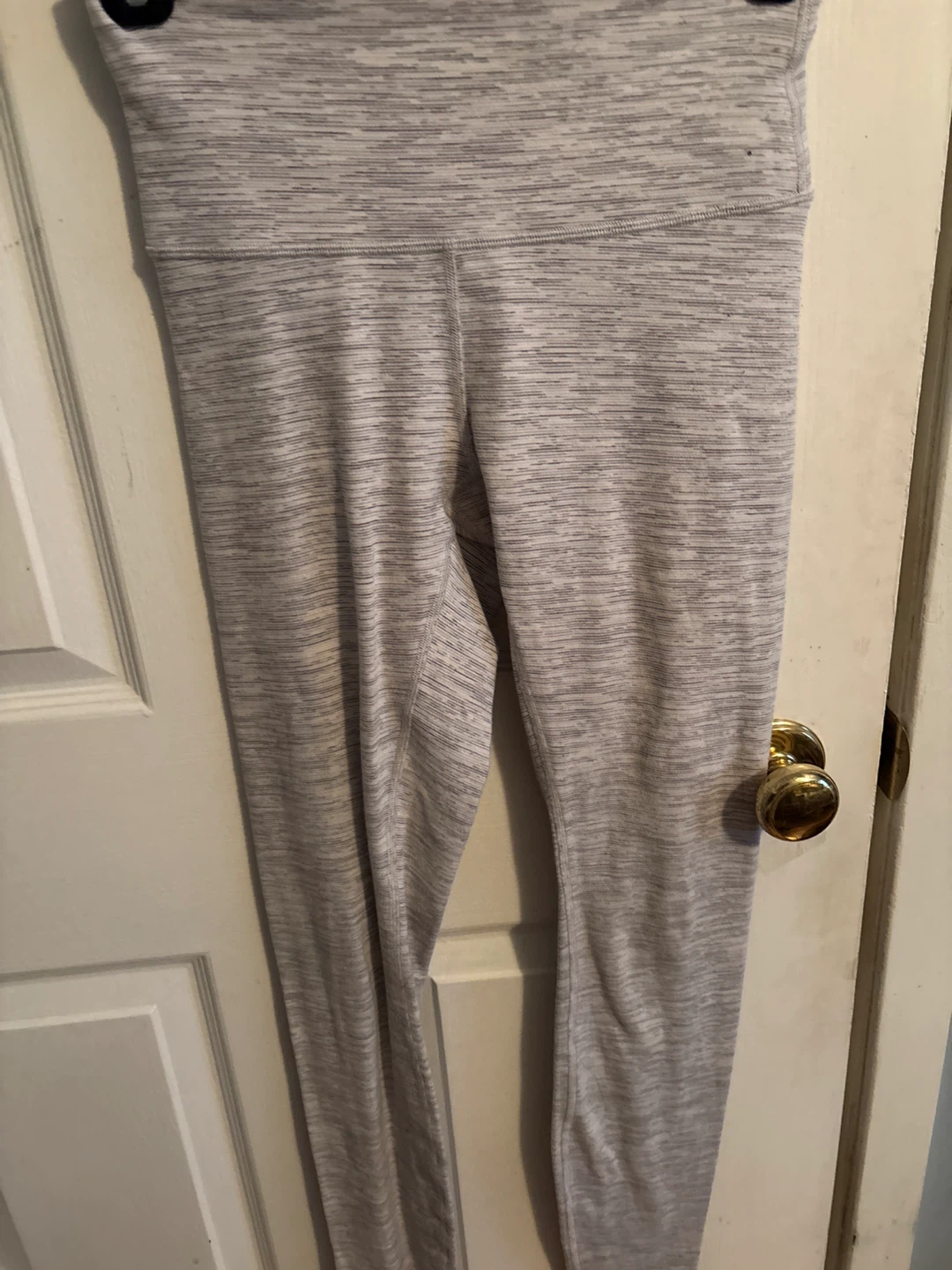 Lululemon leggings size 4 tight 28 space ice grey alpine white