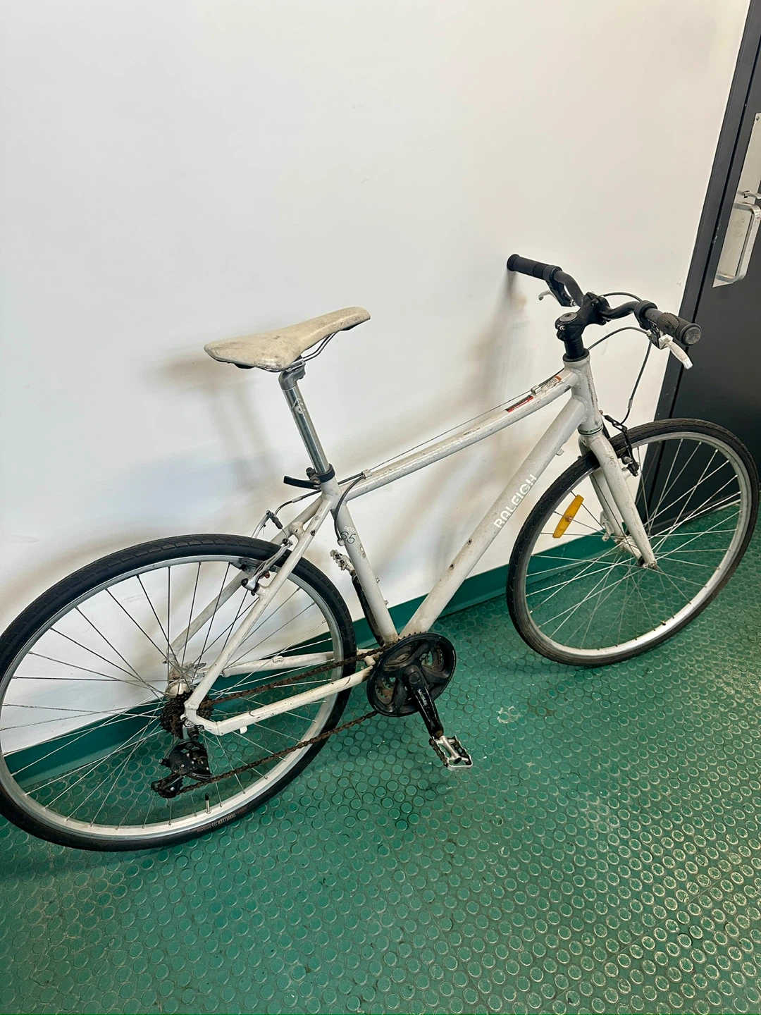 MEN SIZE LARGE VINTAGE RALEIGH HYBRID SINGLE SPEED HYBRID BIKE - photo 2