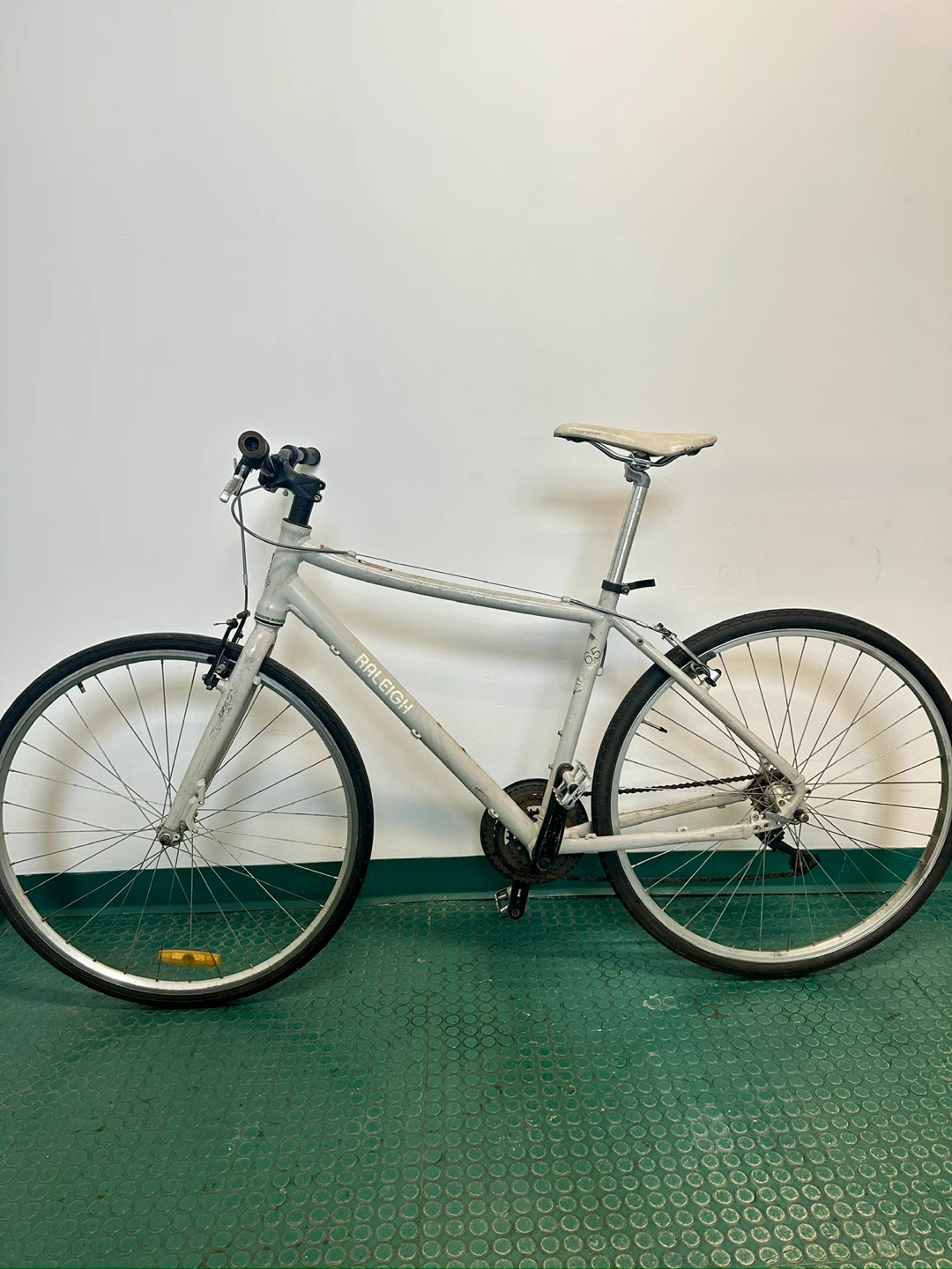 MEN SIZE LARGE VINTAGE RALEIGH HYBRID SINGLE SPEED HYBRID BIKE