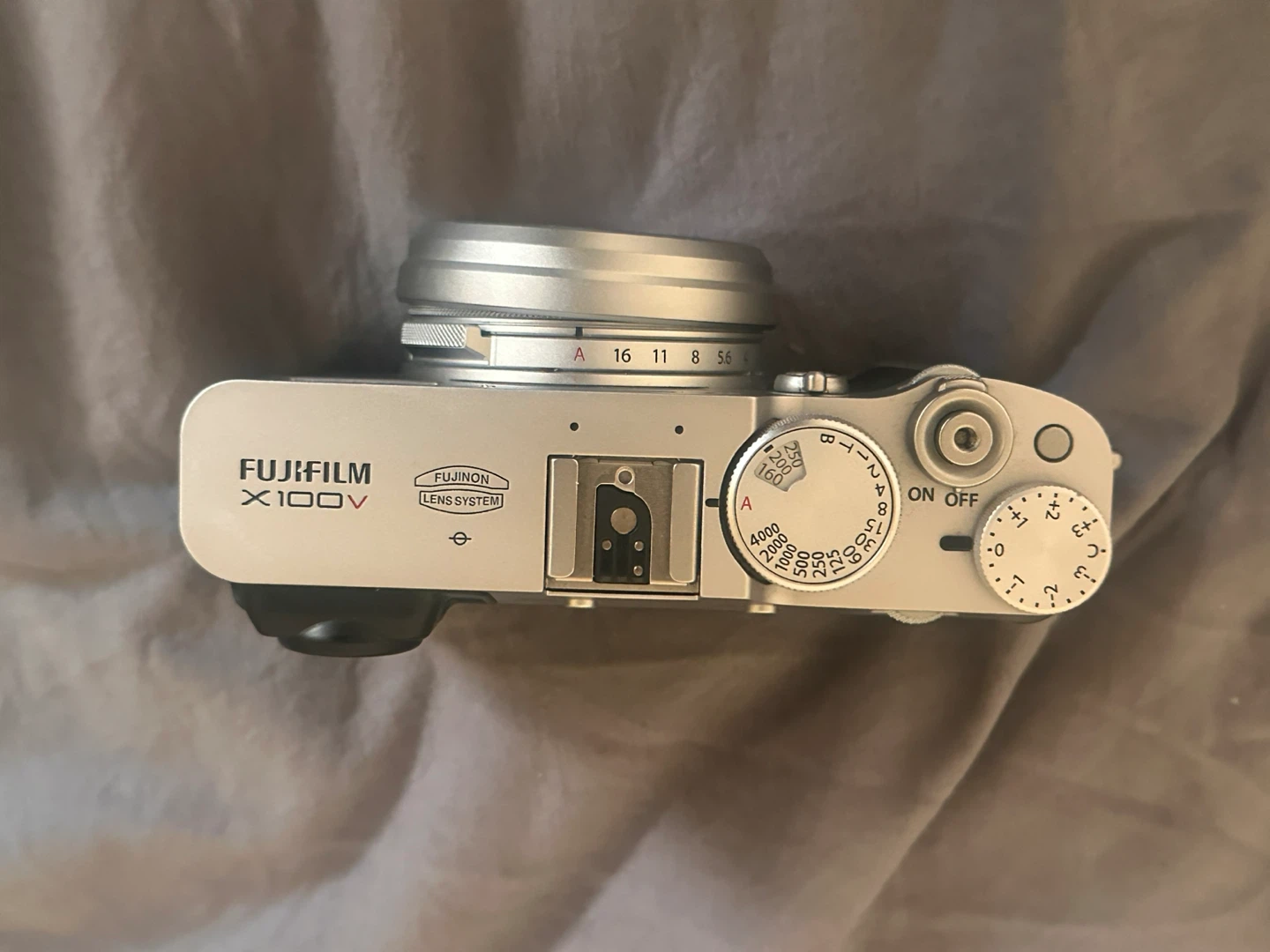 Fujifilm X100V Camera like new(no scratches) - photo 3