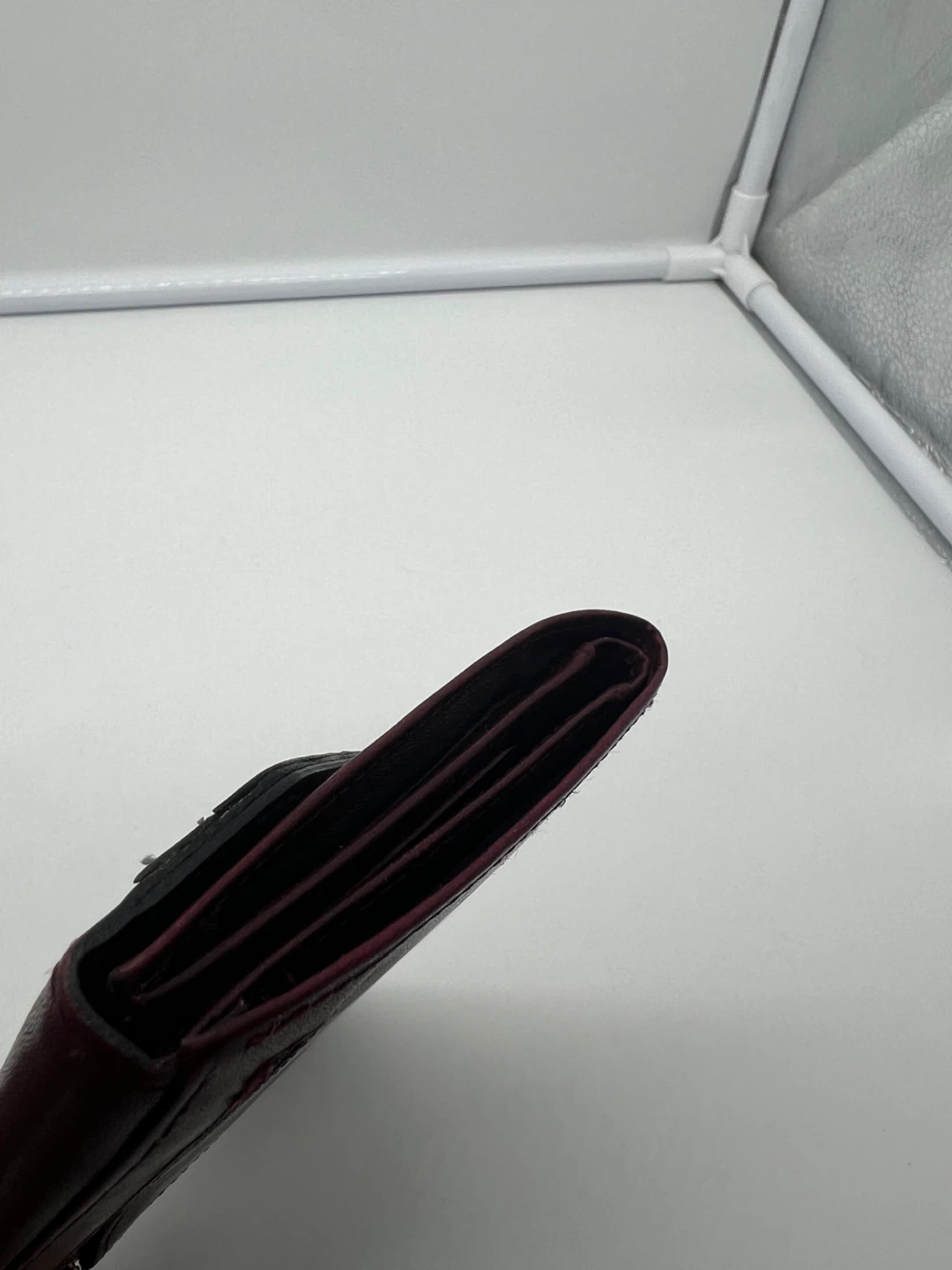 RENWICK CALDERO Vintage Burgundy Leather Unisex Compact Wallet - photo 4