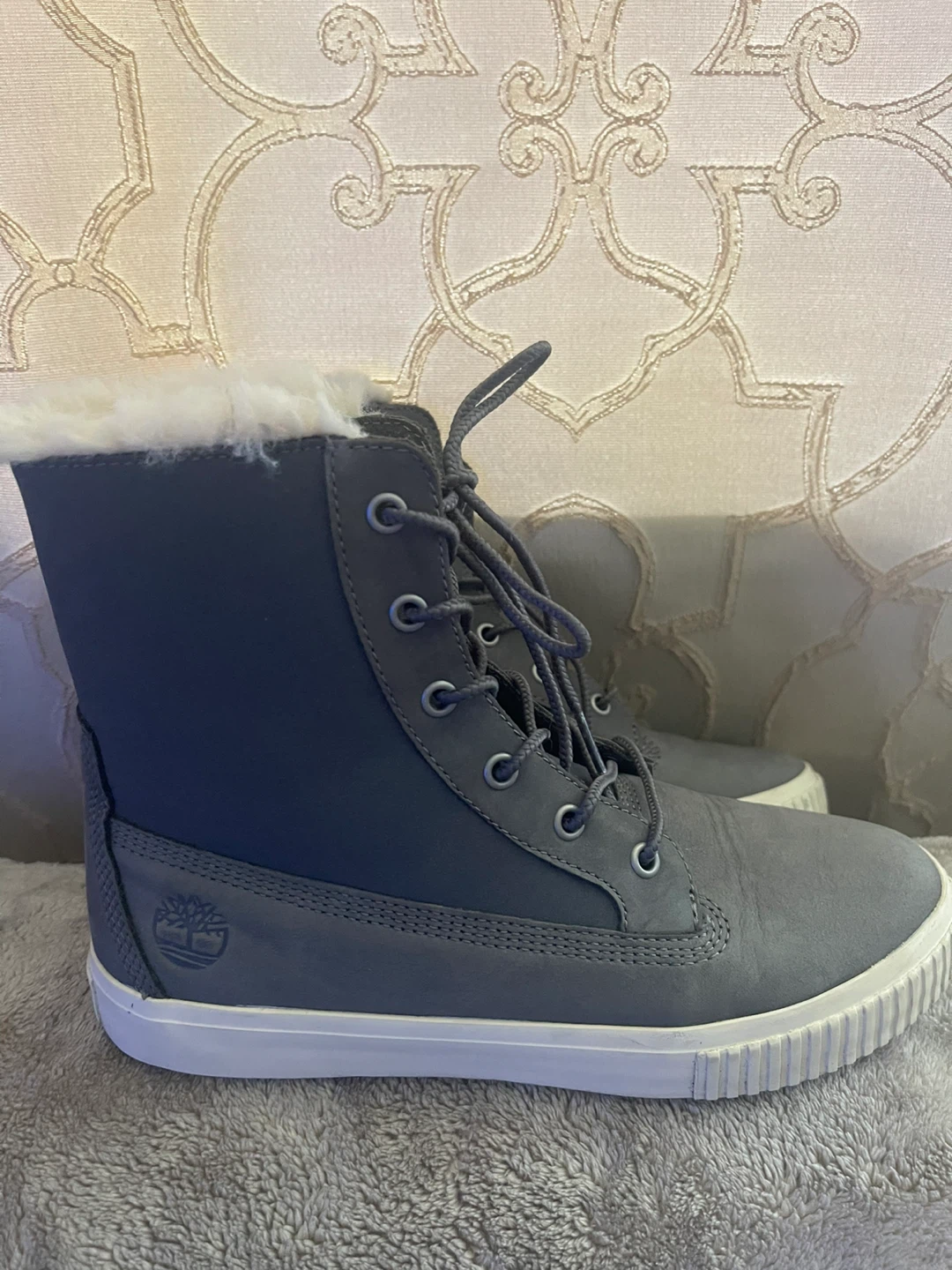 Timberland Women's Grey Fur Lined Boots Size 8.5 - photo 2