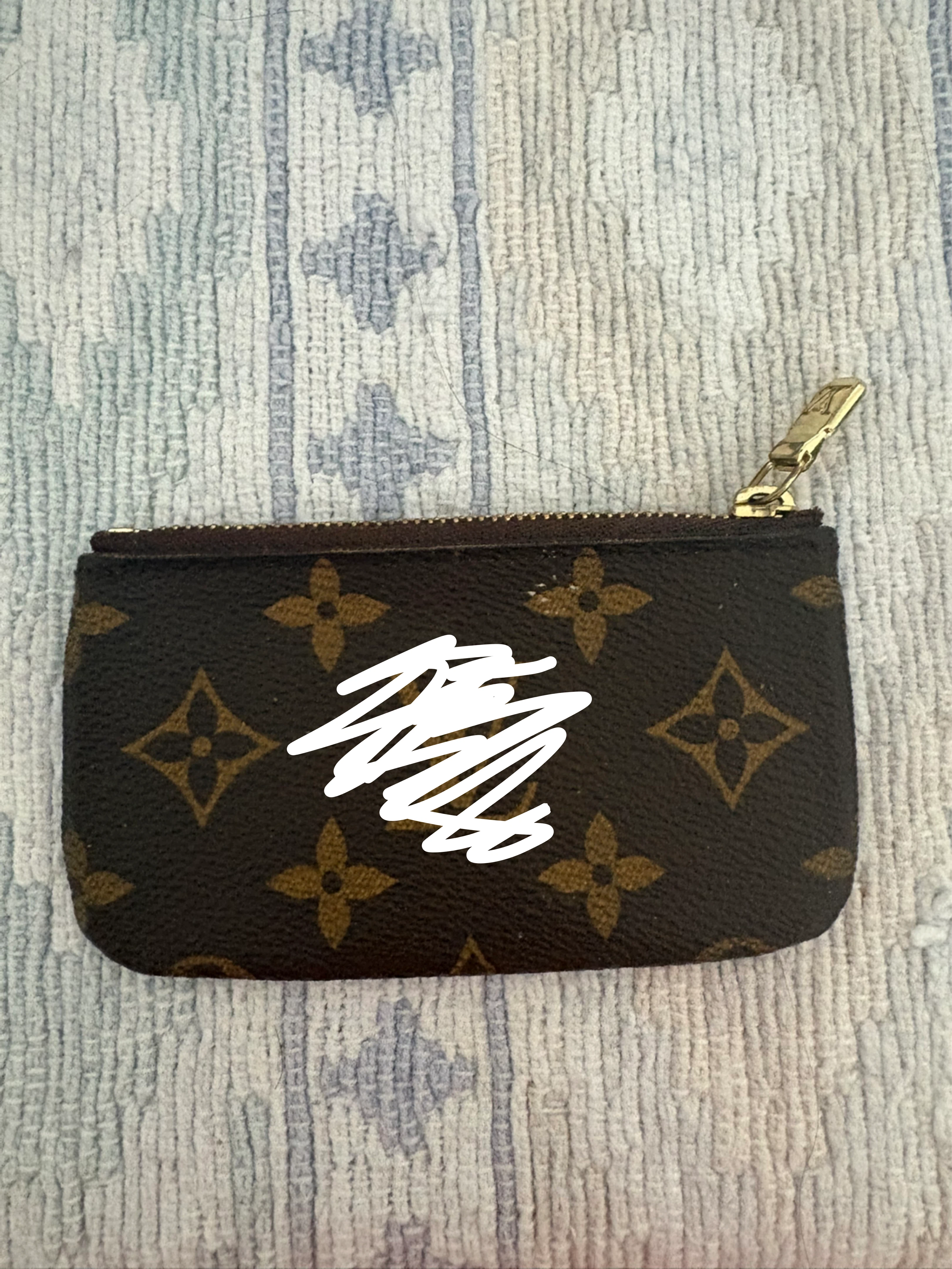No name brand coin pouch